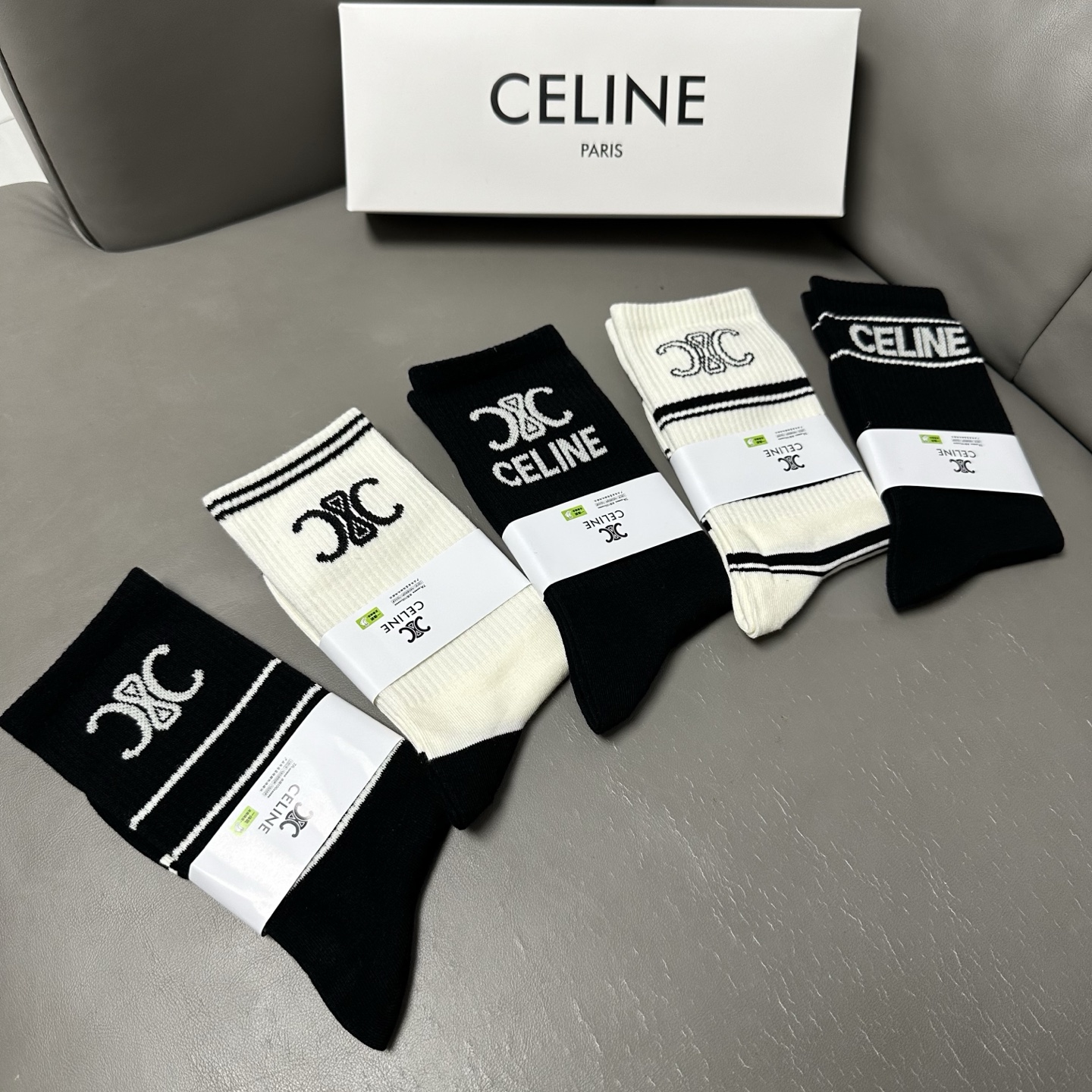 🆕Celine · 赛琳❗️CE家新品女款长筒袜子❗️【一盒五双】纯棉材质，柔软舒适透气，提花经典CE标