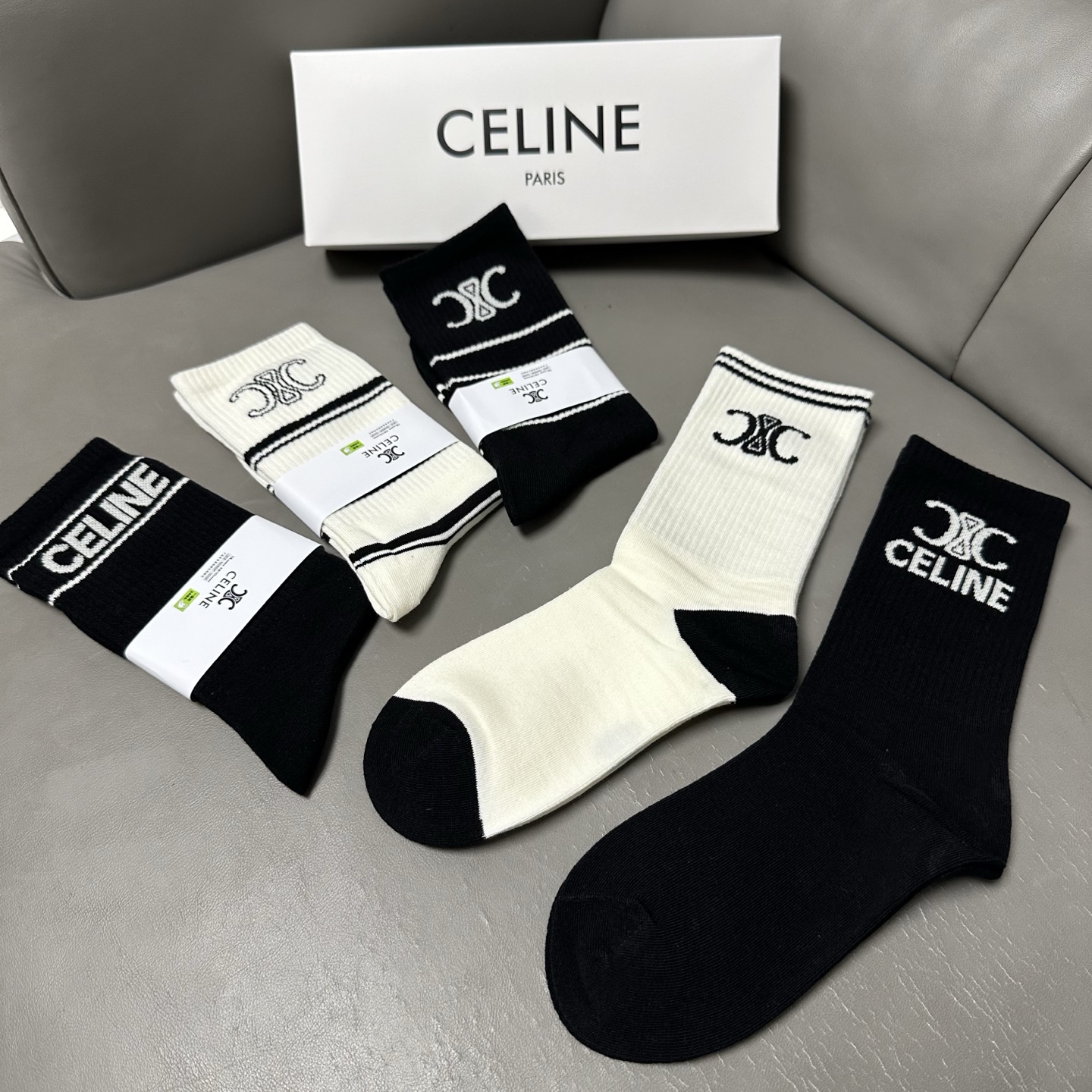 🆕Celine · 赛琳❗️CE家新品女款长筒袜子❗️【一盒五双】纯棉材质，柔软舒适透气，提花经典CE标