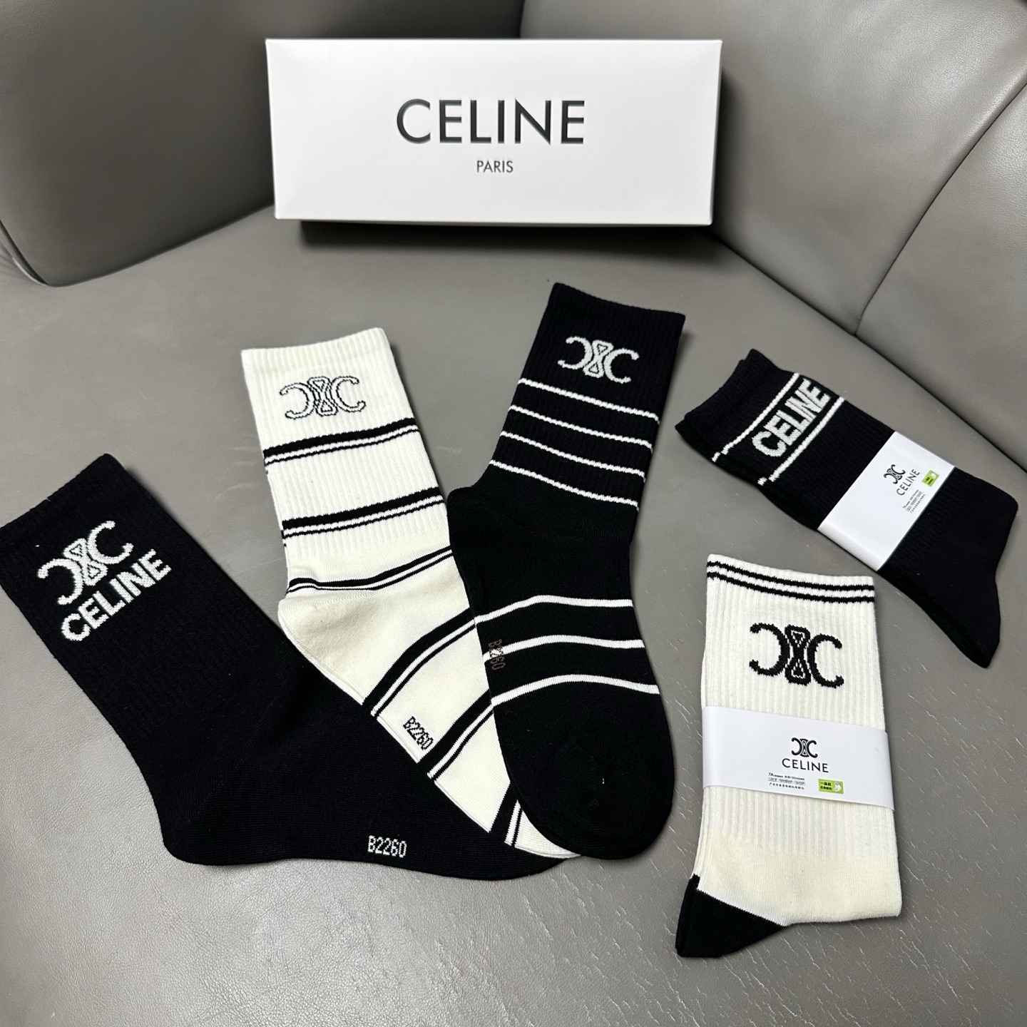 🆕Celine · 赛琳❗️CE家新品女款长筒袜子❗️【一盒五双】纯棉材质，柔软舒适透气，提花经典CE标