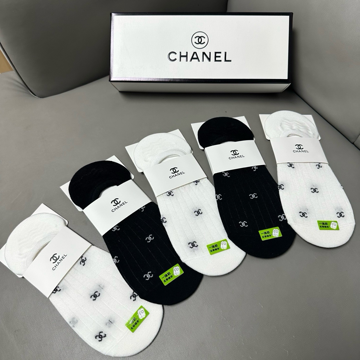 🆕Chanel · 香奈儿❗️小香新品女款隐形袜子❗️【一盒五双】提花经典标志，纯棉材质，超舒适超美腻❗
