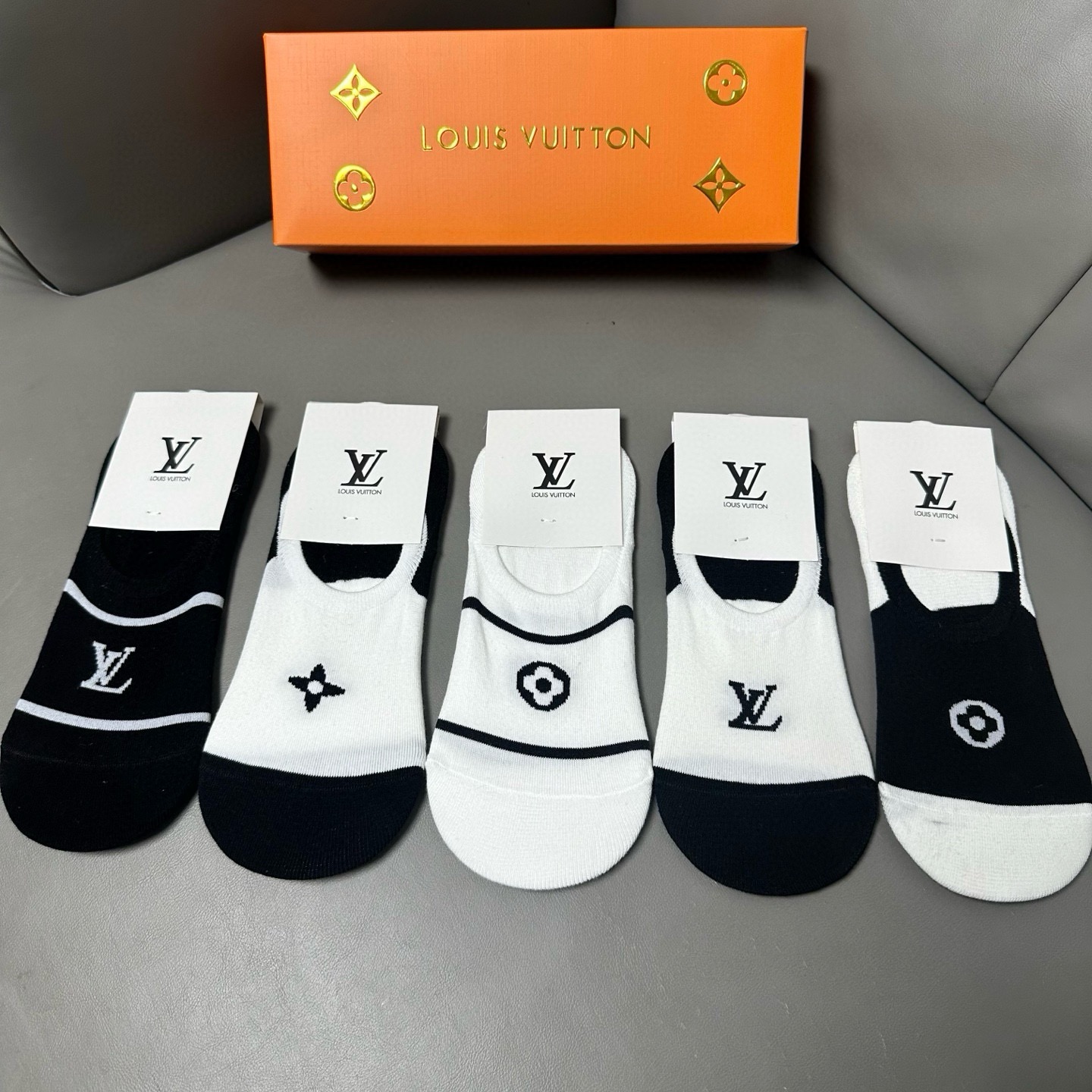 🆕Louis Vuitton · 路易威登❗️驴家新品女款隐形袜子❗【一盒五双】提花经典标志，纯棉材质，