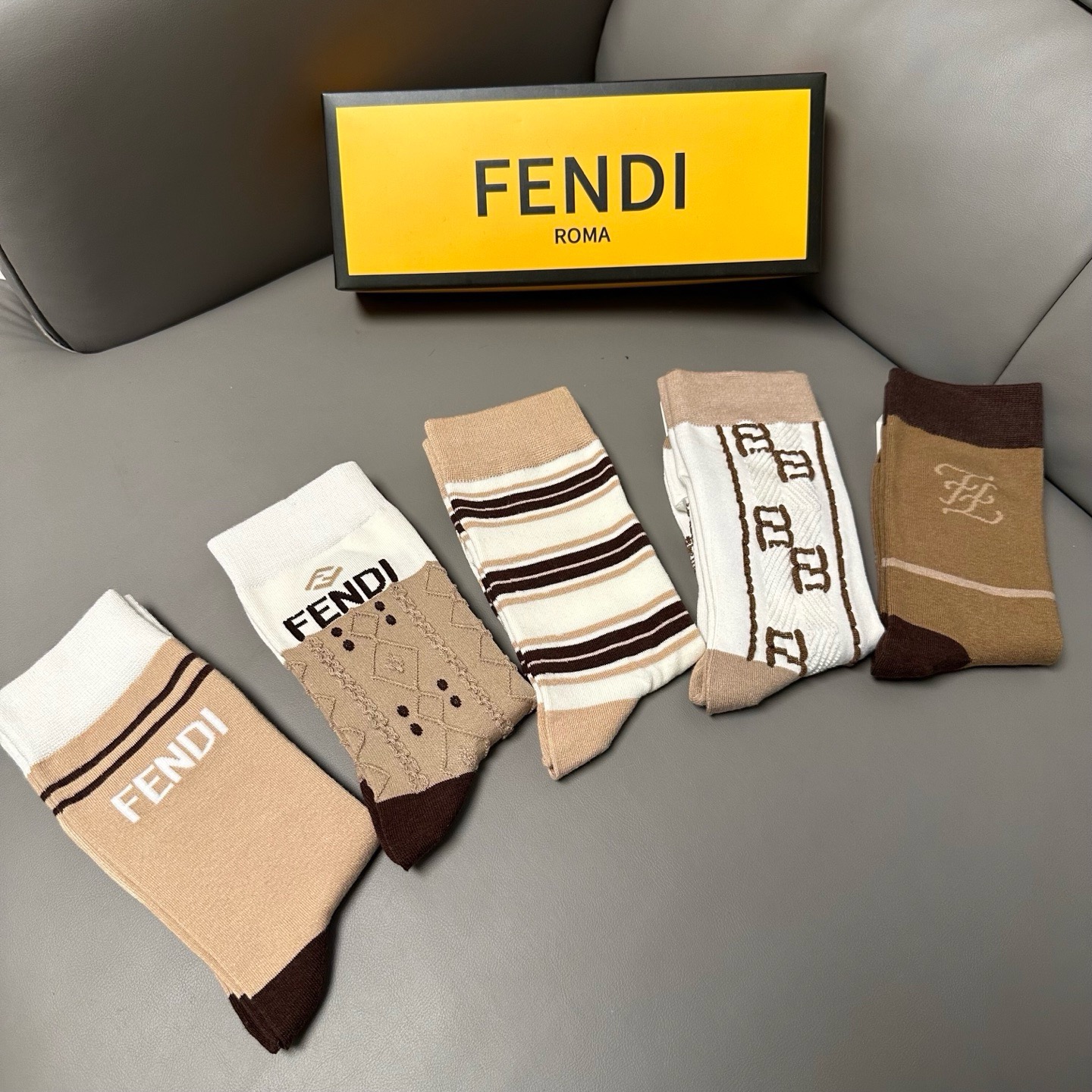 🆕FENDI · 芬迪❗️老佛爷家新品长筒袜子❗️【一盒五双】超级经典的双F标志，竹棉材质制造，透气舒适