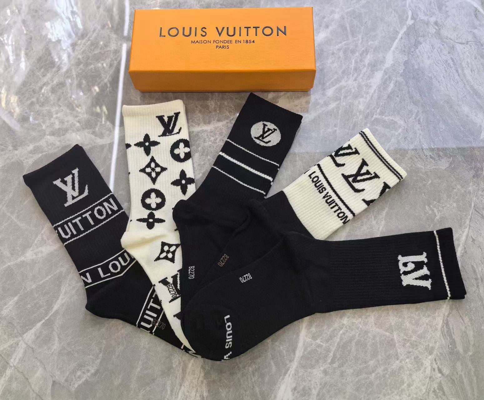 🆕Louis Vuitton · 路易威登❗️驴家新品女款高长筒袜子❗️【一盒五双】纯棉材质，提花经典标