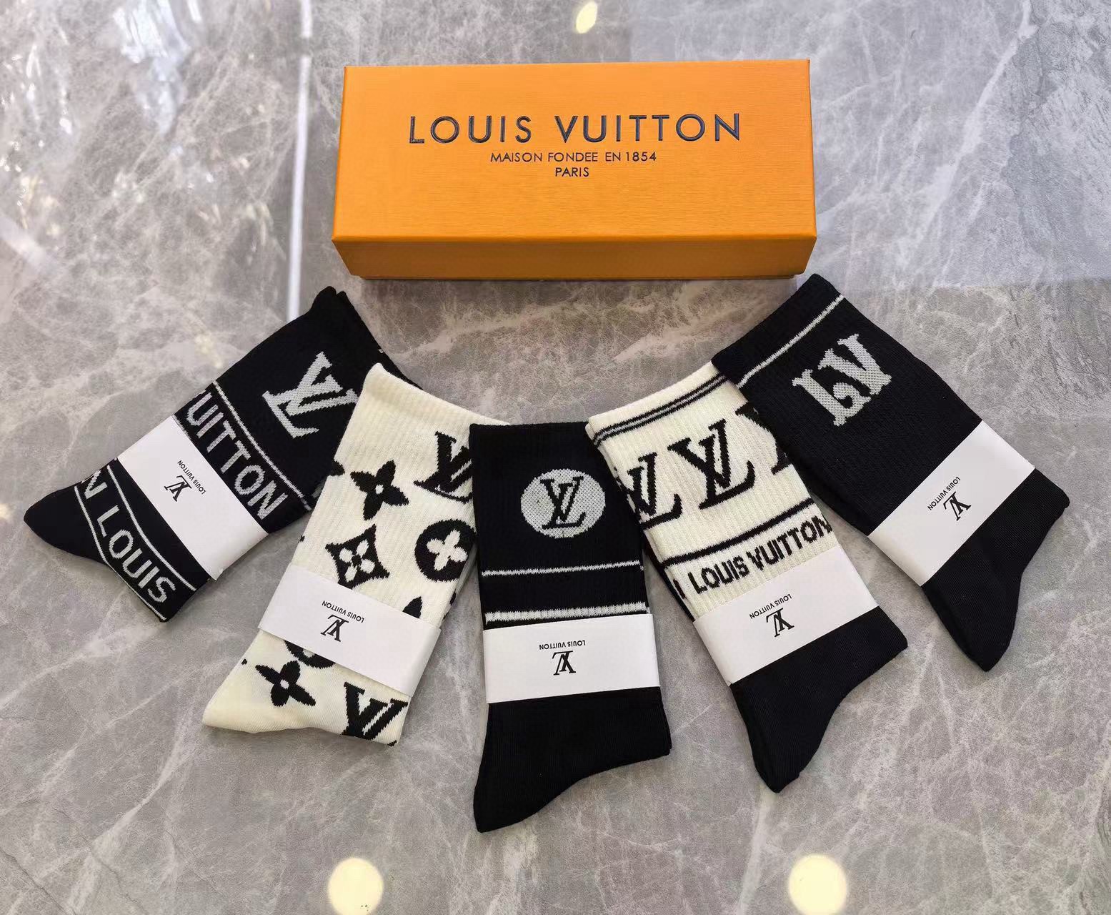 🆕Louis Vuitton · 路易威登❗️驴家新品女款高长筒袜子❗️【一盒五双】纯棉材质，提花经典标