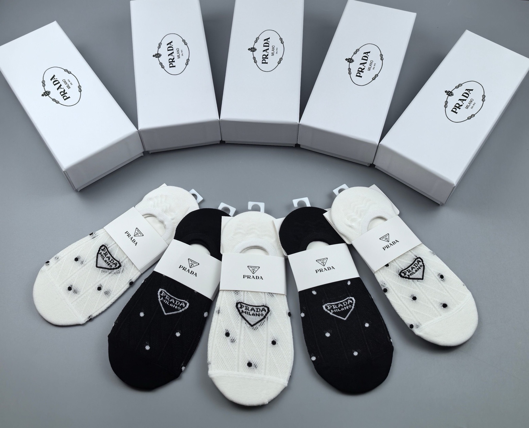 🆕Prada · 普拉达❗️新品女款隐形袜子❗️【一盒五双】提花经典标志，纯棉材质，超舒适超美腻❗️大牌