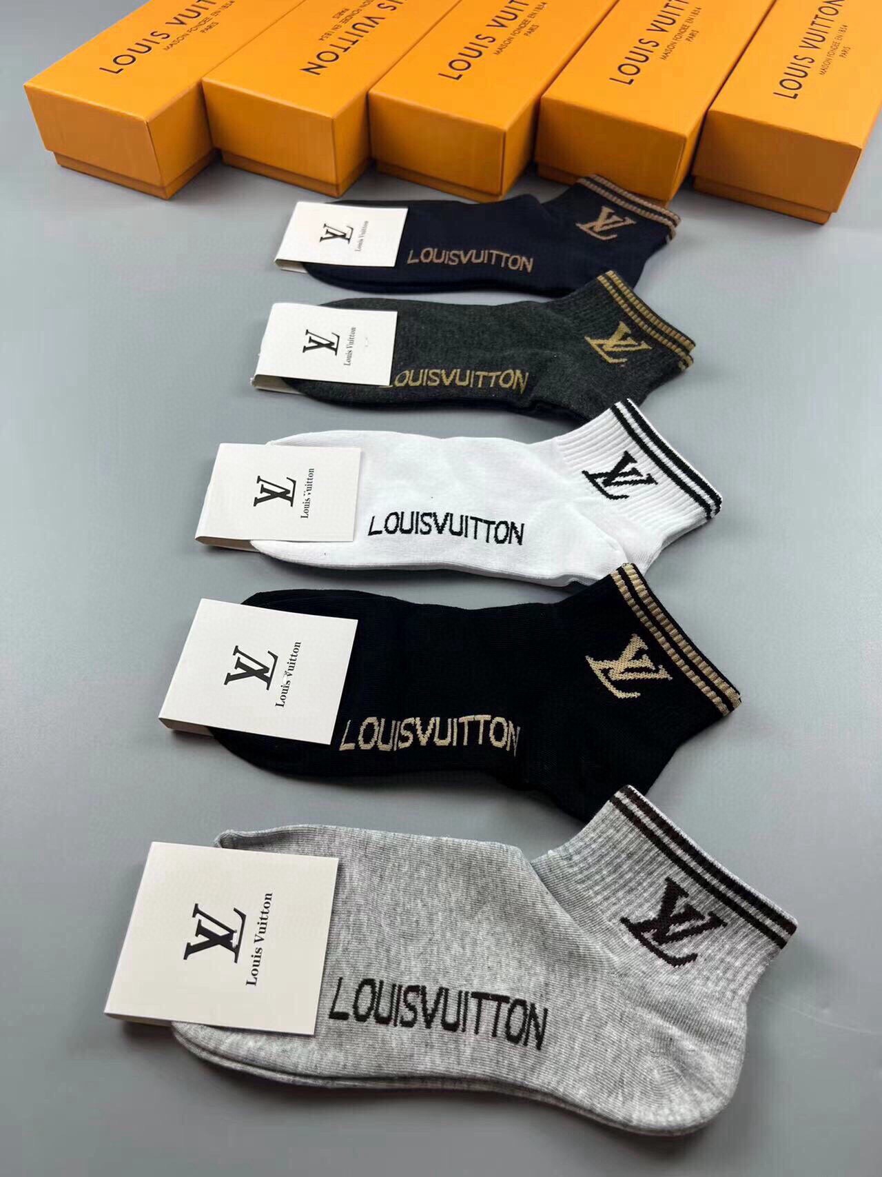 🆕LOUIS VUITTON · 路易威登❗️大驴家新品女款男款袜子❗️【一盒五双】纯棉材质，柔软舒适，