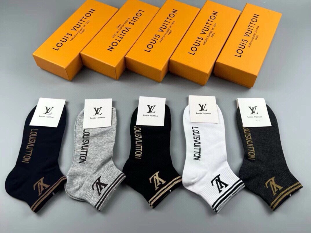 NO:852362,LOUIS VUITTON · Louis Vuitton's new women's and men's socks [five pairs in a box] pure cotton material, soft and comfortable, jacquard classic pattern logo, good-looking big-name brand, fashionable people must-have super matching socks, stockings, socks, louis vuitton, louis vuitton, louis vuitton, louis vuitton, socks19860909 LOUIS VUITTON · 路易威登大驴家新品女款男款袜子【一盒五双】纯棉材质,柔软舒适,提花经典图案标志,炒鸡好看大牌出街,潮人必备超好搭袜子,丝袜,袜子,louis vuitton,louis vuitton,louis vuitton,louis vuitton,socks,accessory