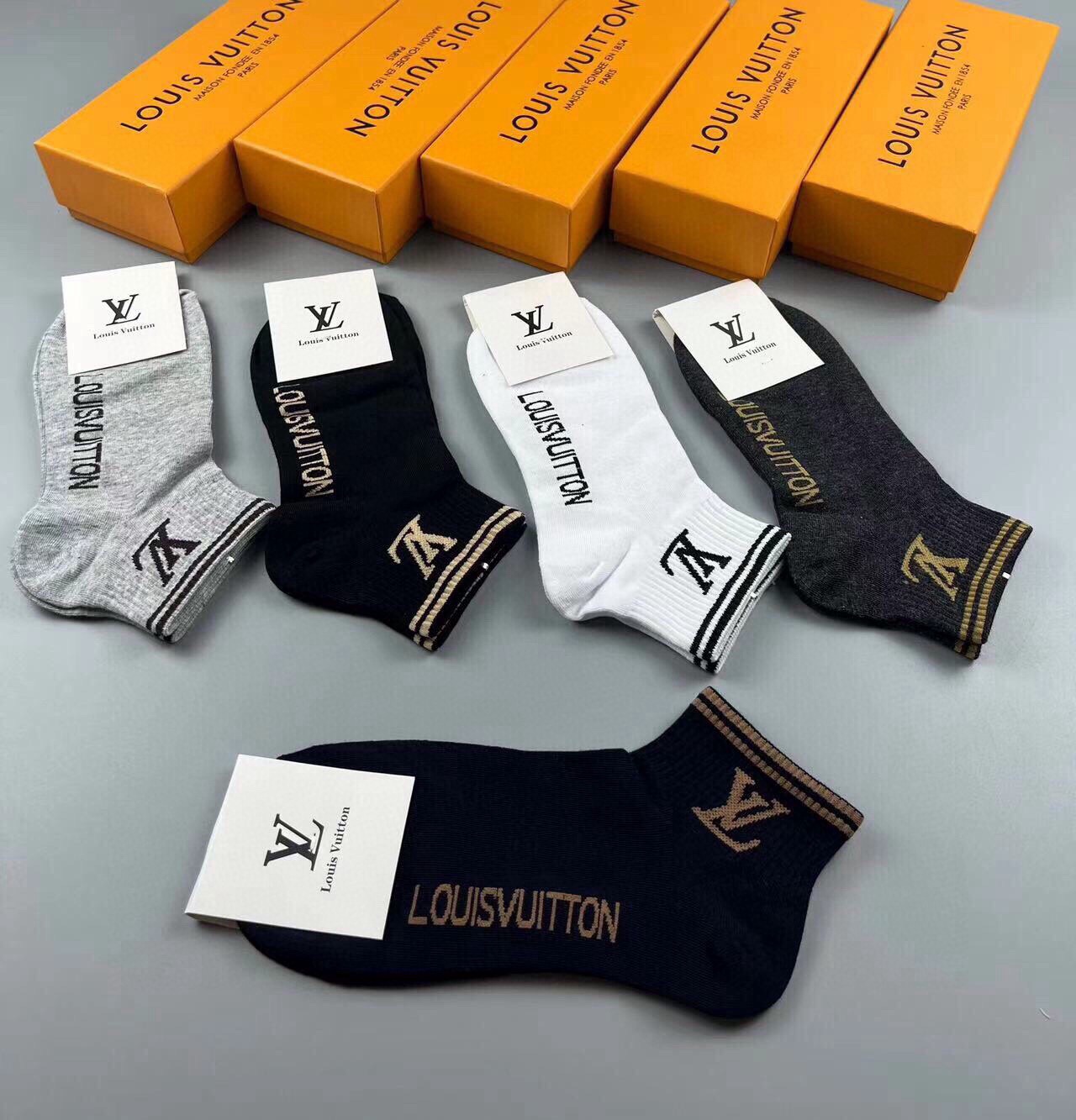🆕LOUIS VUITTON · 路易威登❗️大驴家新品女款男款袜子❗️【一盒五双】纯棉材质，柔软舒适，
