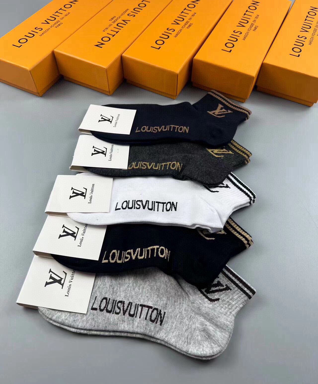 🆕LOUIS VUITTON · 路易威登❗️大驴家新品女款男款袜子❗️【一盒五双】纯棉材质，柔软舒适，