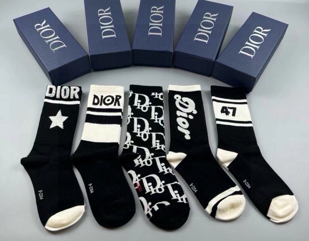 🆕Dior · 迪奥❗️D家新品女款中筒袜子❗️【一盒五双】纯棉材质，上脚柔软舒适，满满的老花经典log