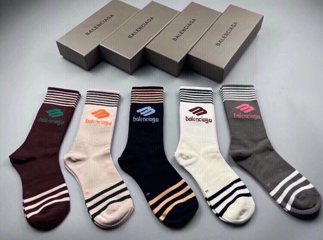 NO:852459,BALENCIAGA · Balenciaga Paris' new women's long socks [five pairs in a box] are made of pure cotton material, soft and comfortable on the feet, carefully selected colors match the latest Paris logo and big brands are out on the street, fashionable people must have super matching socks, stockings, socks, balenciaga, balenciaga, socks19860909 BALENCIAGA · 巴黎世家大巴黎新品女款长筒袜子【一盒五双】纯棉材质织造,上脚柔软舒适,精挑细选的颜色搭配最新大巴黎logo大牌出街,潮人必备超好搭袜子,丝袜,袜子,balenciaga,balenciaga,socks,accessory