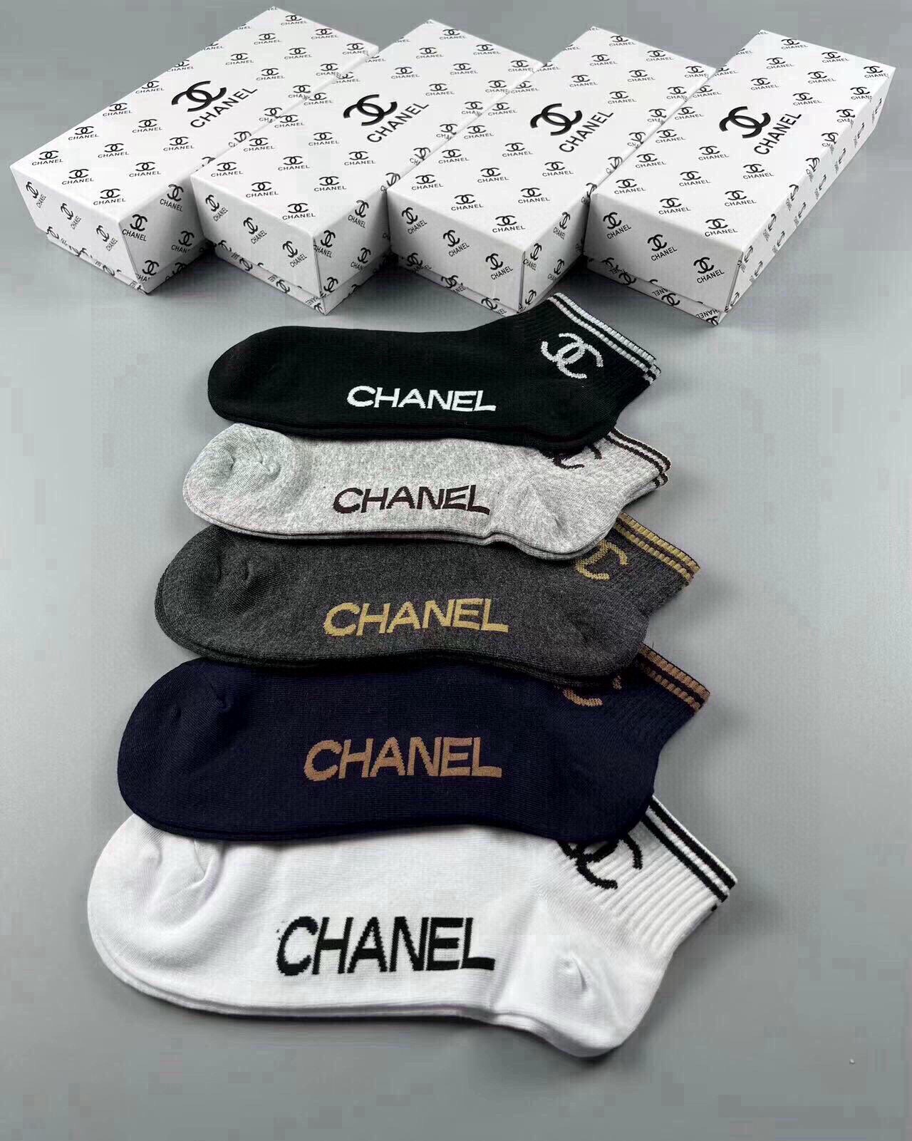 🆕CHANEL · 香奈儿❗️香奶奶家经典男款袜子❗️【一盒五双】纯棉材质，柔软舒适透气，提花经典品牌全