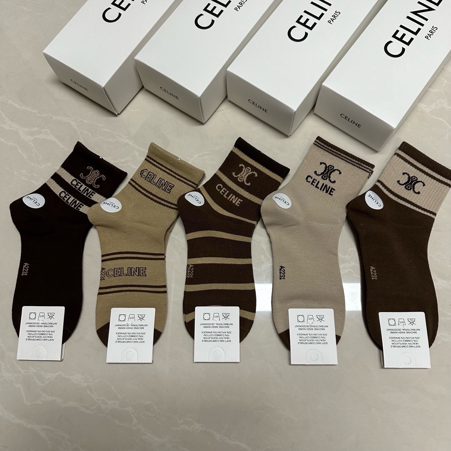 🆕CELINE · 赛琳❗️新品女款中筒袜，【一盒五双】提花经典标志，纯棉材质制造，透气舒适，超级nic