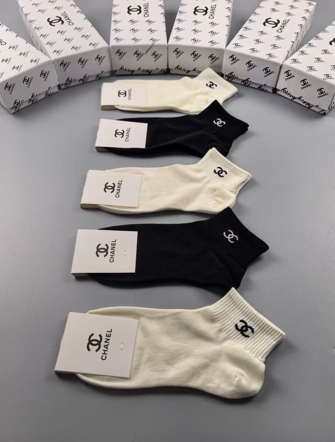 🆕CHANEL · 香奈儿❗️香家新品女款袜子❗️【一盒五双】纯棉材质，柔软舒适透气，提花经典双C，炒鸡