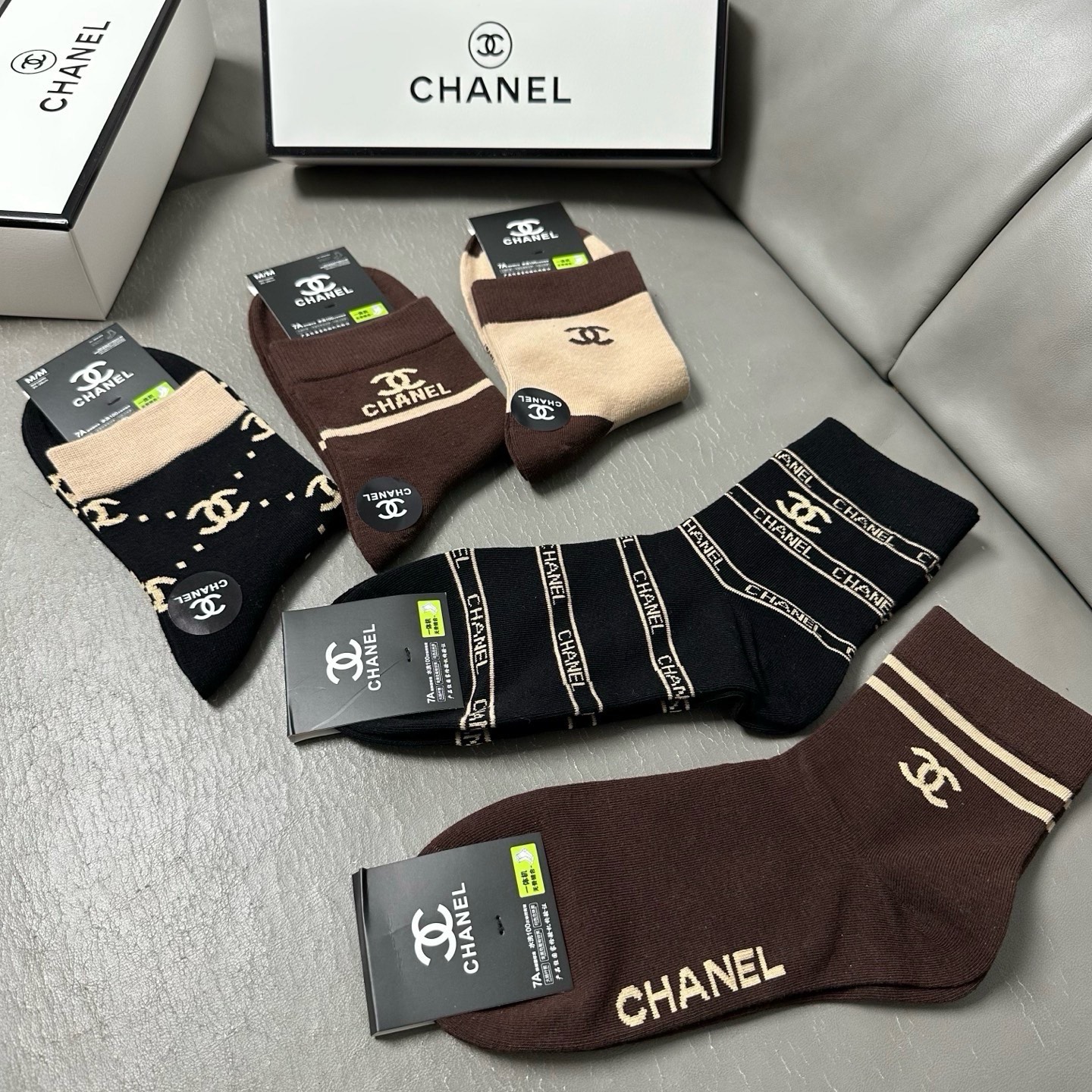 🆕Chanel · 香奈儿❗️CH家新品男款中筒袜子❗️【一盒五双】纯棉材质，柔软舒适透气，提花经典标志
