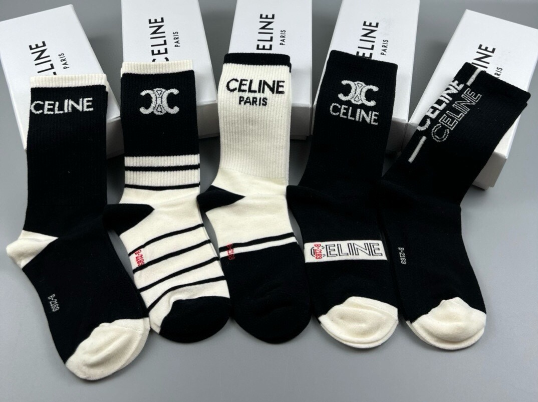 🆕Celine · 赛琳❗️CE家新品女款中筒袜子❗️【一盒五双】纯棉材质，柔软舒适透气，提花经典CE标