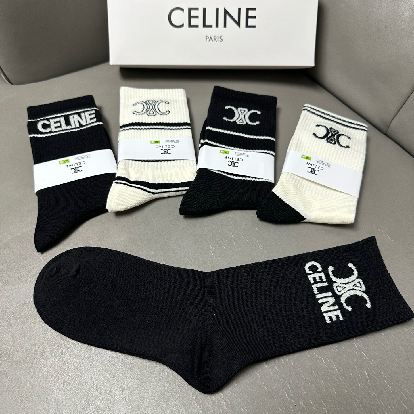🆕Celine · 赛琳❗️CE家新品女款长筒袜子❗️【一盒五双】纯棉材质，柔软舒适透气，提花经典CE标