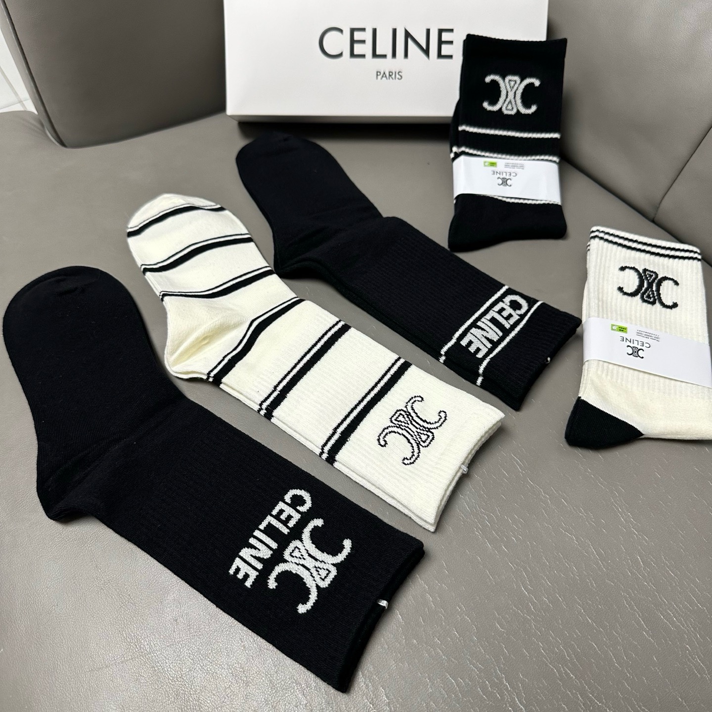 🆕Celine · 赛琳❗️CE家新品女款长筒袜子❗️【一盒五双】纯棉材质，柔软舒适透气，提花经典CE标