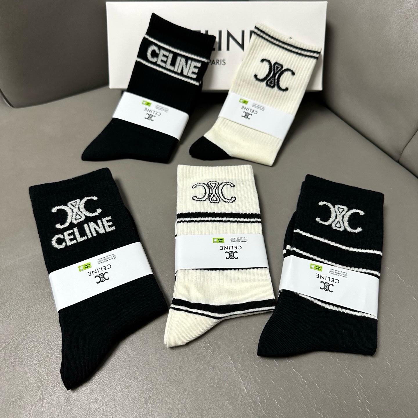 🆕Celine · 赛琳❗️CE家新品女款长筒袜子❗️【一盒五双】纯棉材质，柔软舒适透气，提花经典CE标