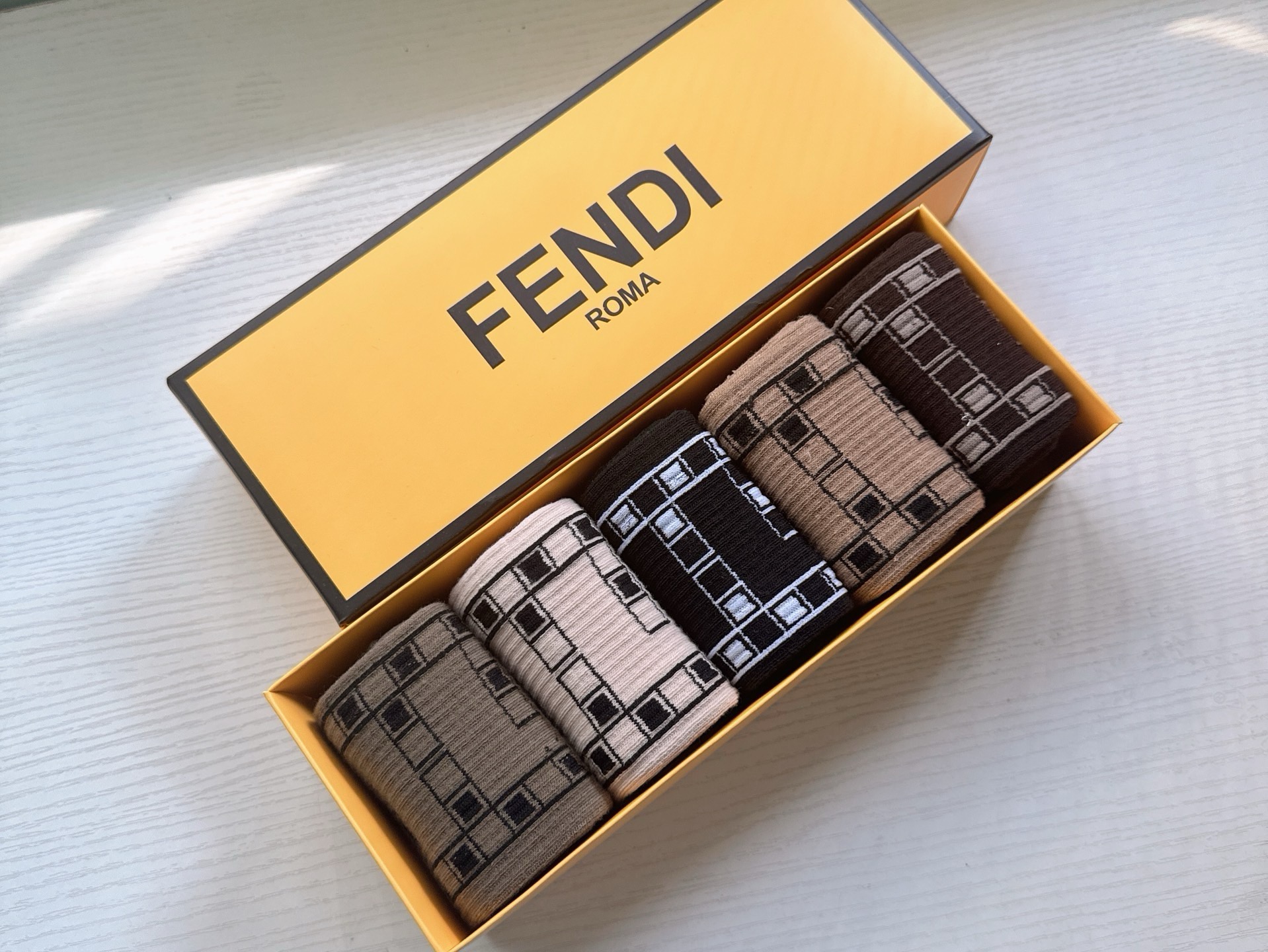 🆕FENDI · 芬迪❗️FF新品长筒袜子❗️【一盒五双】超级经典的双F标志，纯棉材质制造，透气舒适，超