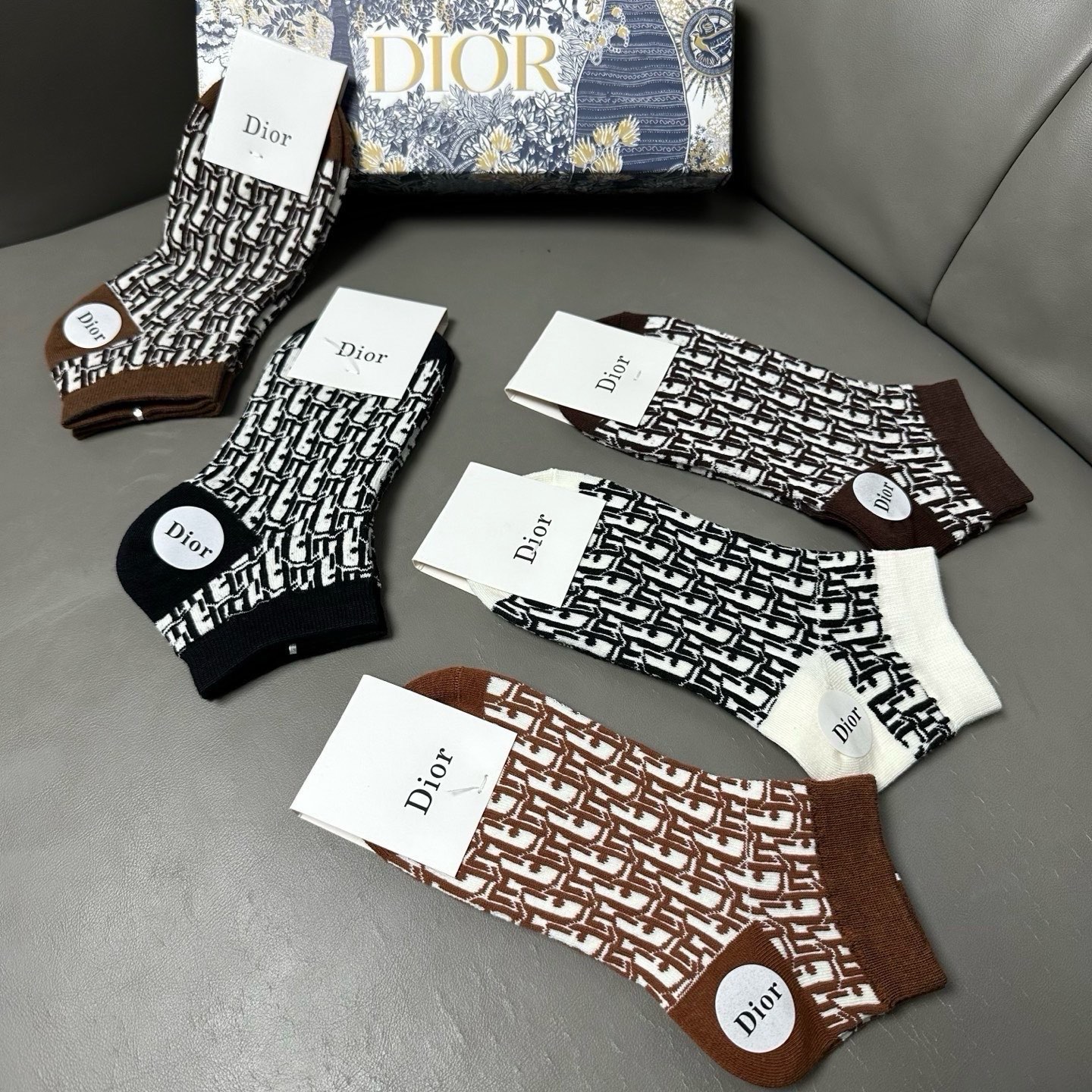 🆕Dior · 迪奥❗️D家新品女款船袜，【一盒五双】纯棉材质，上脚柔软舒适，经典的D家字母logo，炒