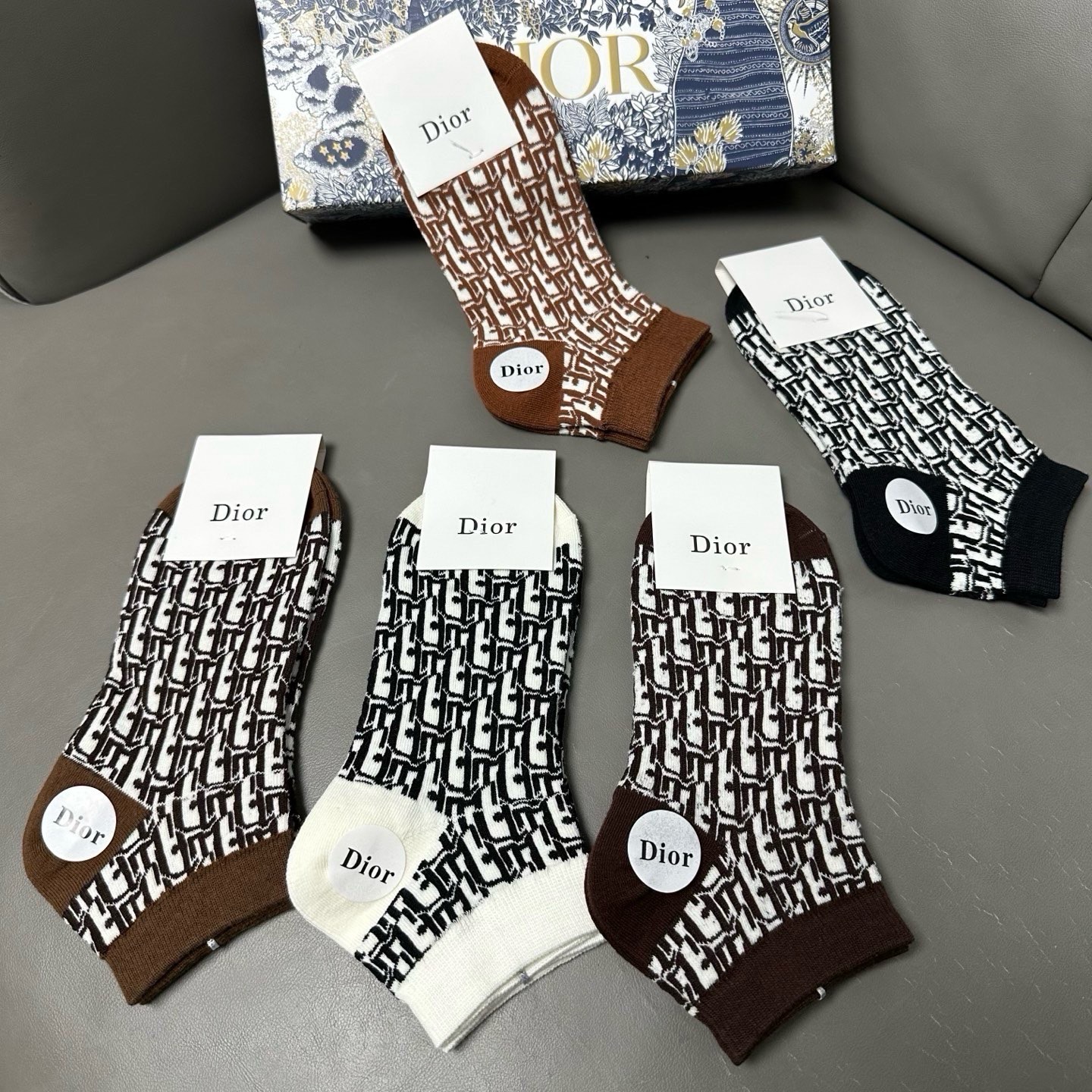🆕Dior · 迪奥❗️D家新品女款船袜，【一盒五双】纯棉材质，上脚柔软舒适，经典的D家字母logo，炒
