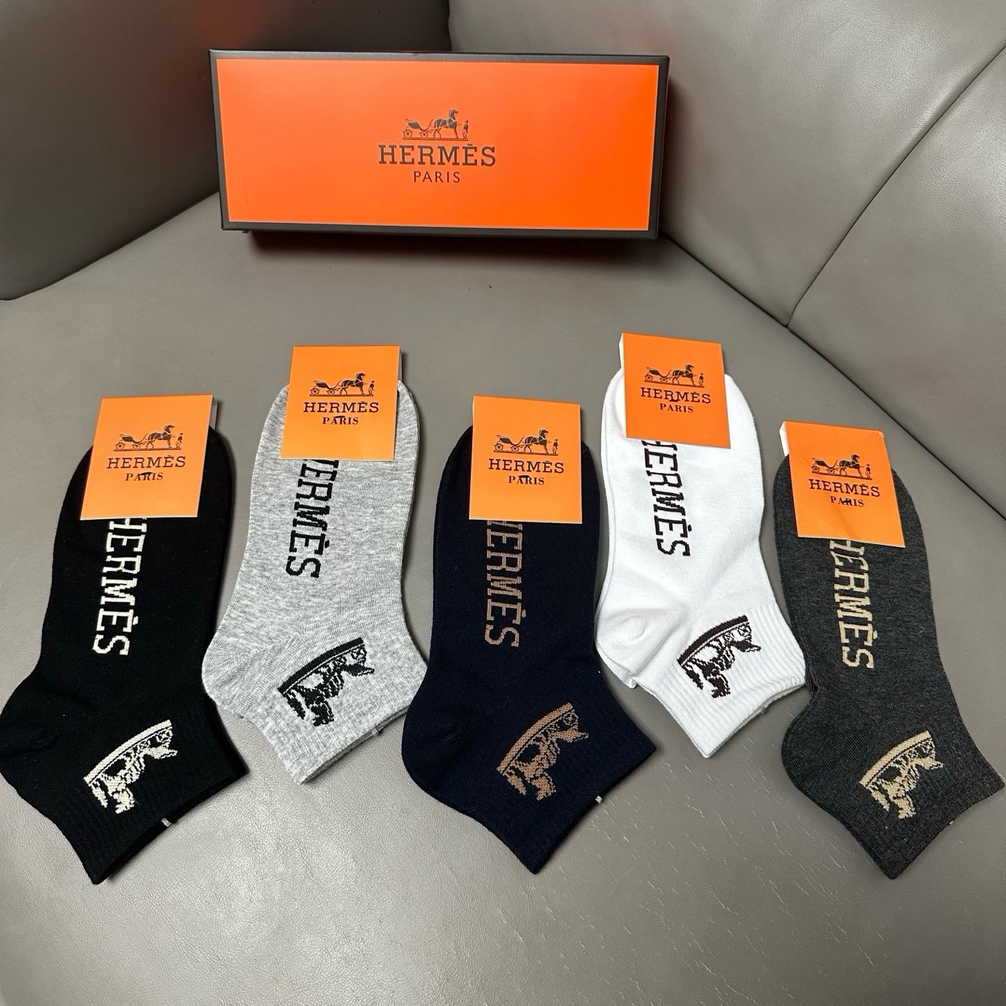 🆕Hermes · 爱马仕❗️大H新品男款春夏款袜子❗️【一盒五双】提花经典标志，纯棉材质制造，透气舒适
