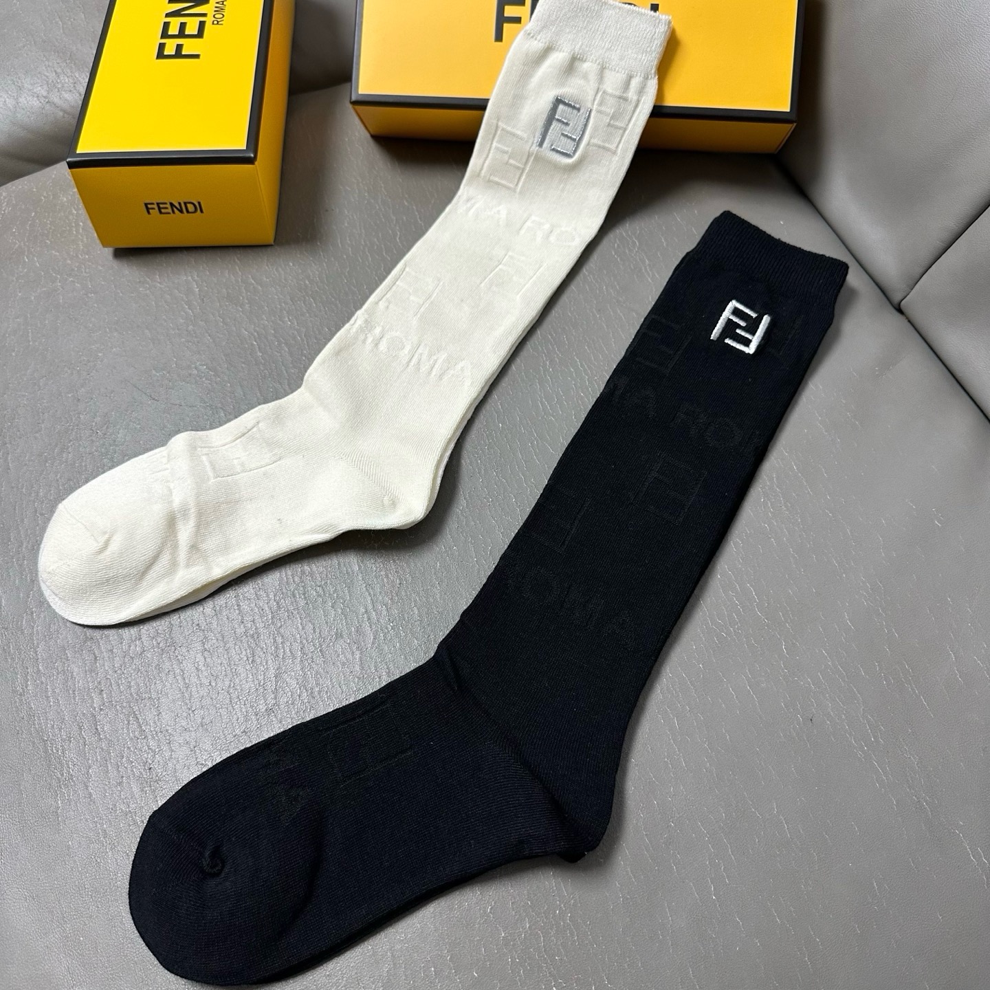 🆕Fendi · 芬迪❗️FF新品女款小腿袜❗️【一盒二双】纯棉材质双针双路织造，暗纹提花，上脚柔软舒适