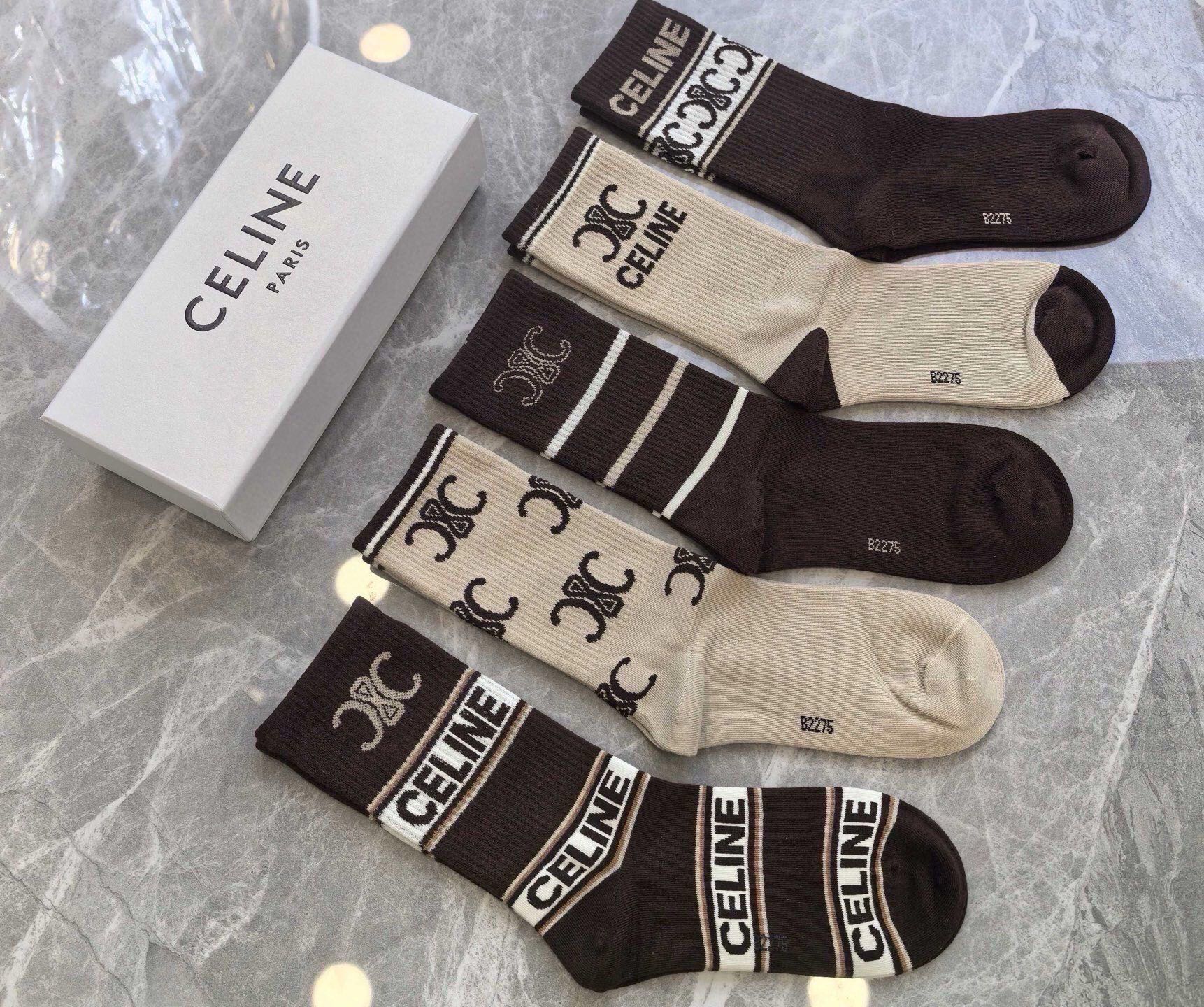 🆕Celine · 赛琳❗️CE家新品女款中筒袜子❗️【一盒五双】纯棉材质，柔软舒适透气，提花经典CE标