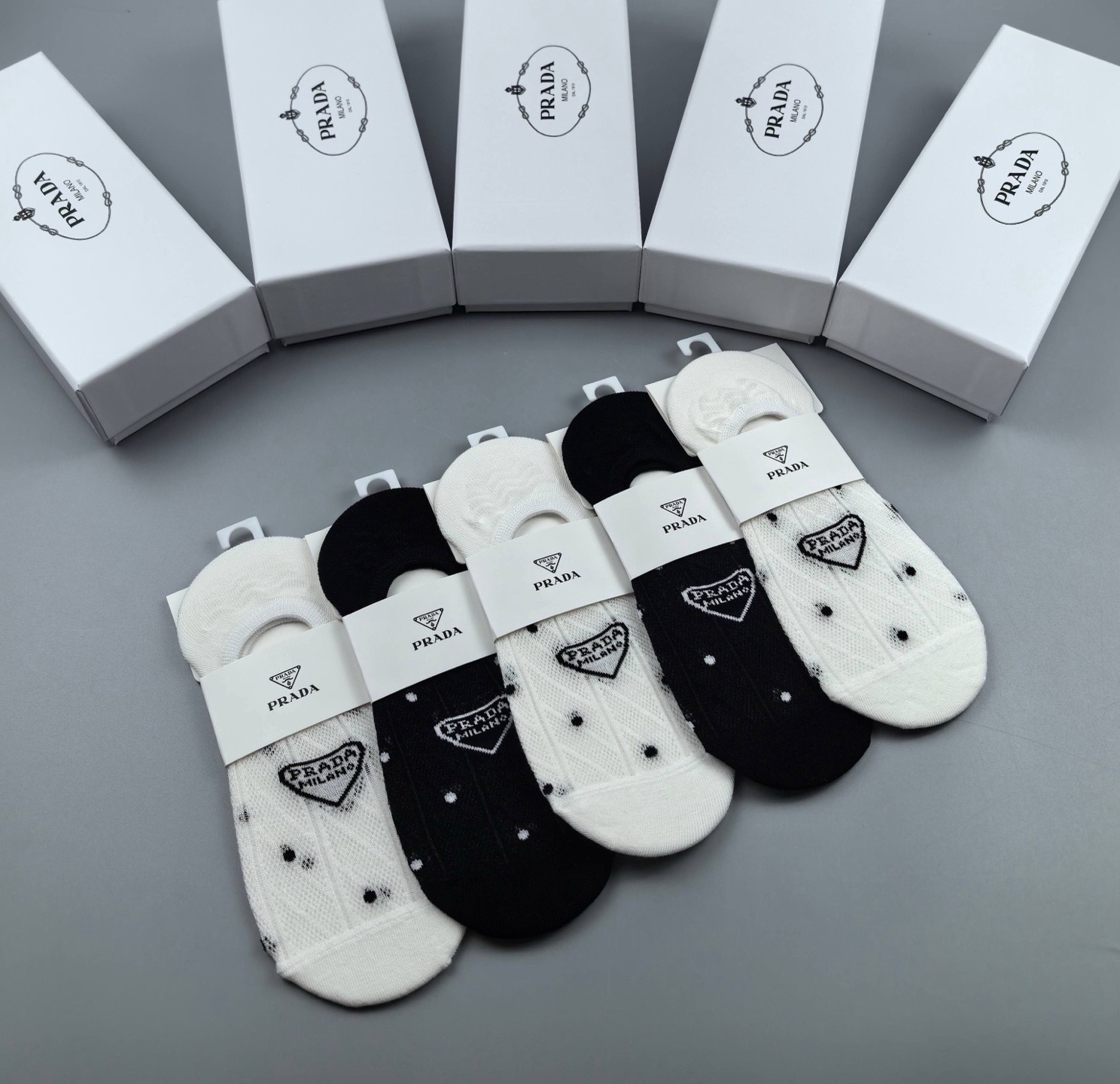 🆕Prada · 普拉达❗️新品女款隐形袜子❗️【一盒五双】提花经典标志，纯棉材质，超舒适超美腻❗️大牌
