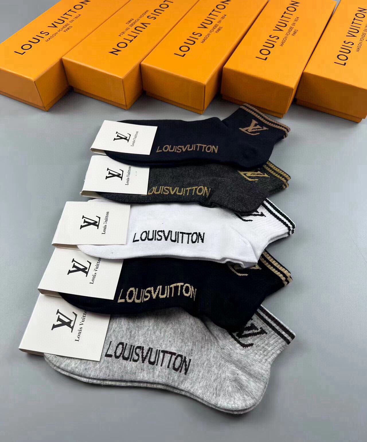 🆕LOUIS VUITTON · 路易威登❗️大驴家新品女款男款袜子❗️【一盒五双】纯棉材质，柔软舒适，
