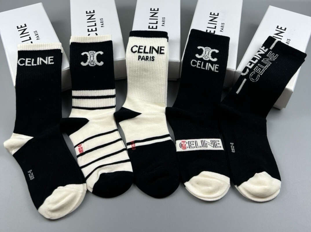 🆕Celine · 赛琳❗️CE家新品女款中筒袜子❗️【一盒五双】纯棉材质，柔软舒适透气，提花经典CE标