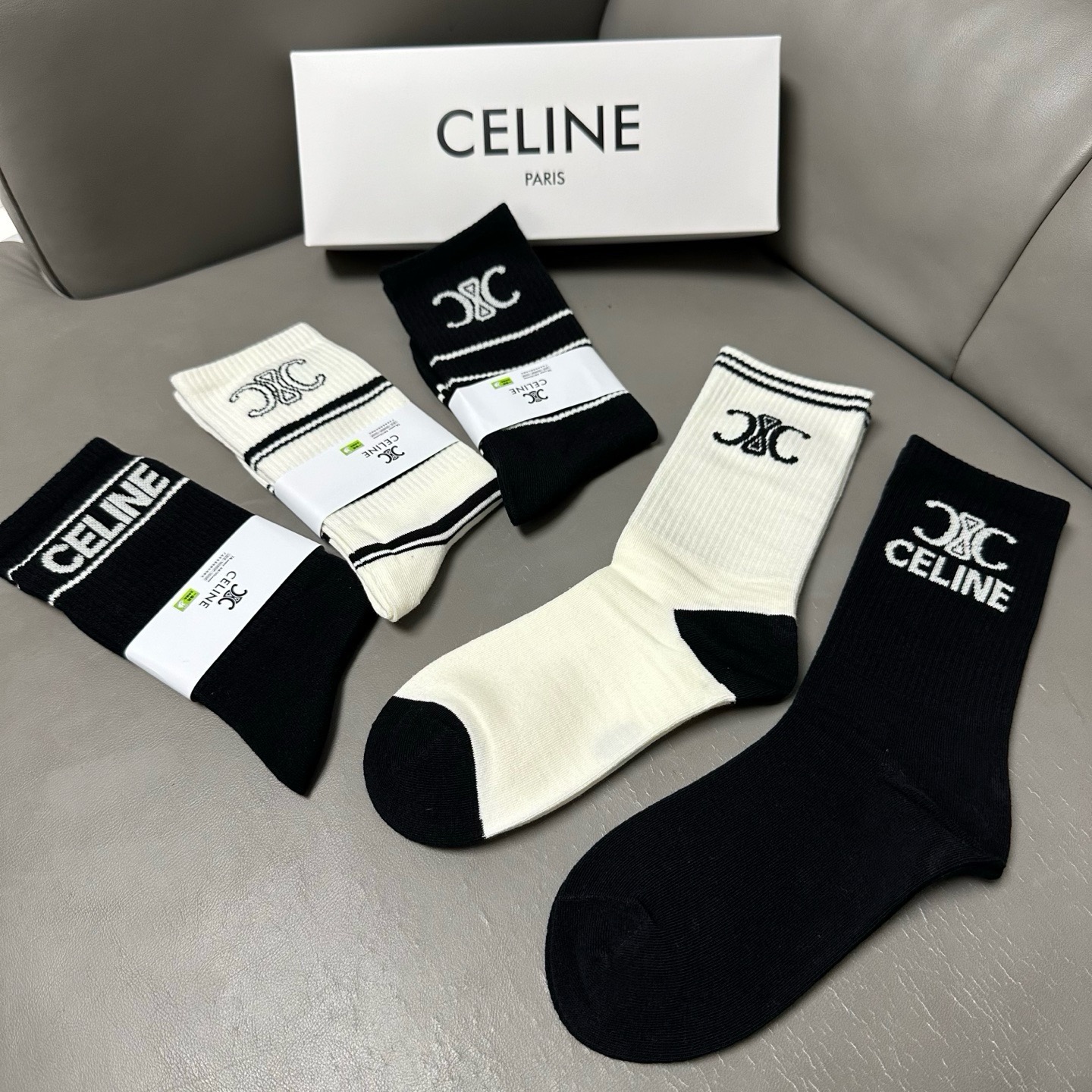 🆕Celine · 赛琳❗️CE家新品女款长筒袜子❗️【一盒五双】纯棉材质，柔软舒适透气，提花经典CE标