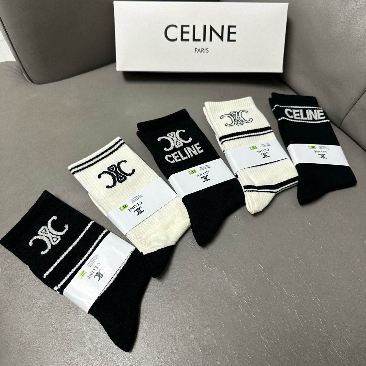 🆕Celine · 赛琳❗️CE家新品女款长筒袜子❗️【一盒五双】纯棉材质，柔软舒适透气，提花经典CE标