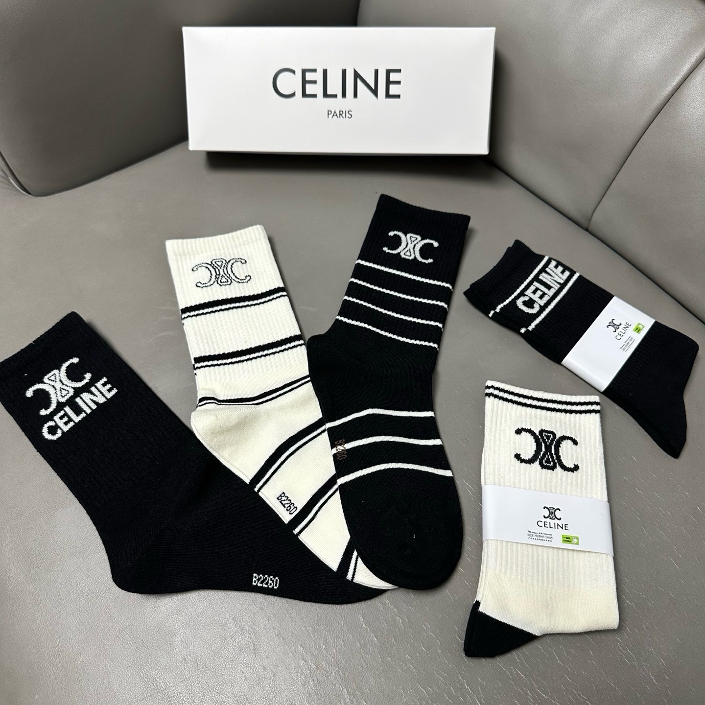 🆕Celine · 赛琳❗️CE家新品女款长筒袜子❗️【一盒五双】纯棉材质，柔软舒适透气，提花经典CE标