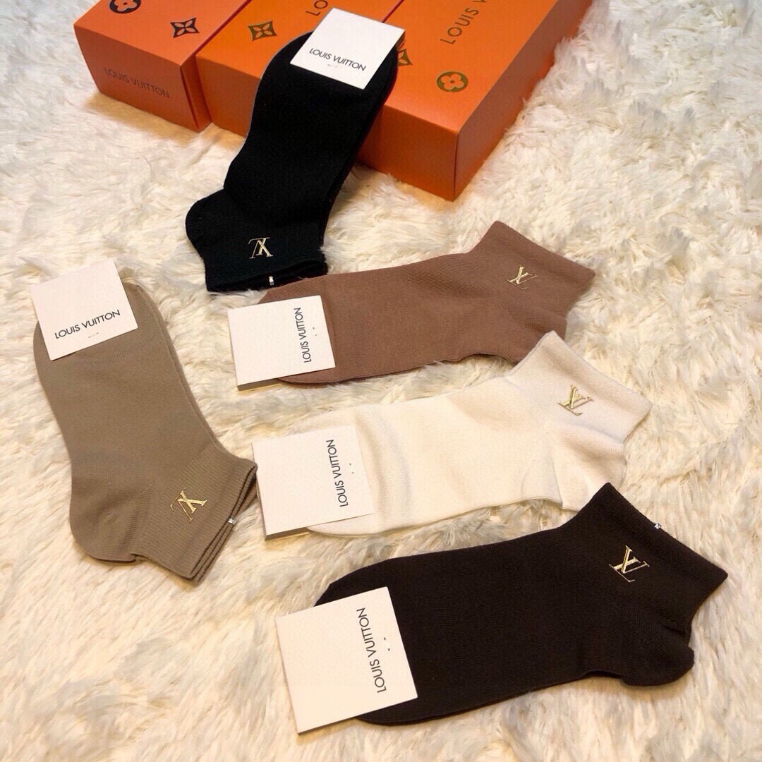 🆕 Louis Vuitton · 路易威登❗️大驴家新品女款袜子❗️【一盒五双】纯棉材质，柔软舒适，烫