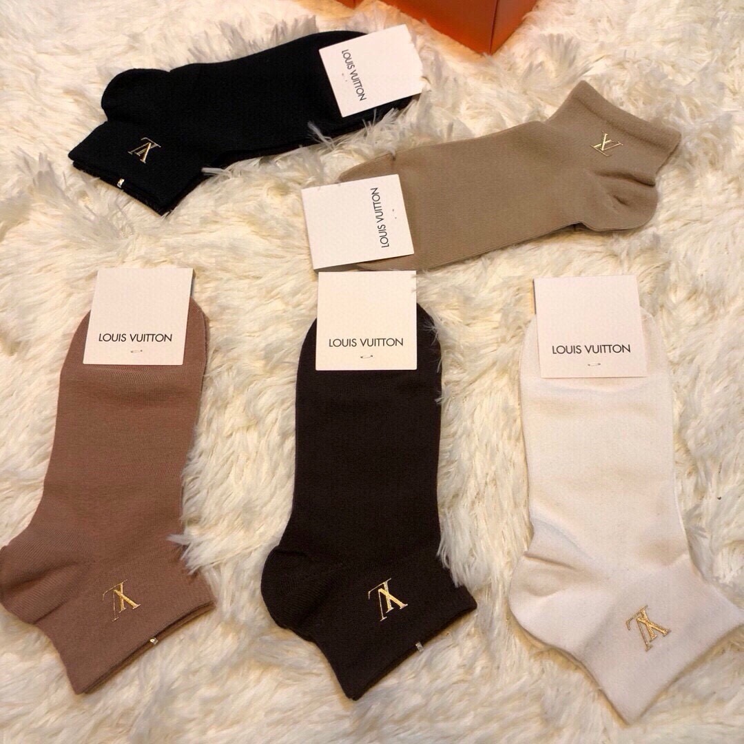 🆕 Louis Vuitton · 路易威登❗️大驴家新品女款袜子❗️【一盒五双】纯棉材质，柔软舒适，烫