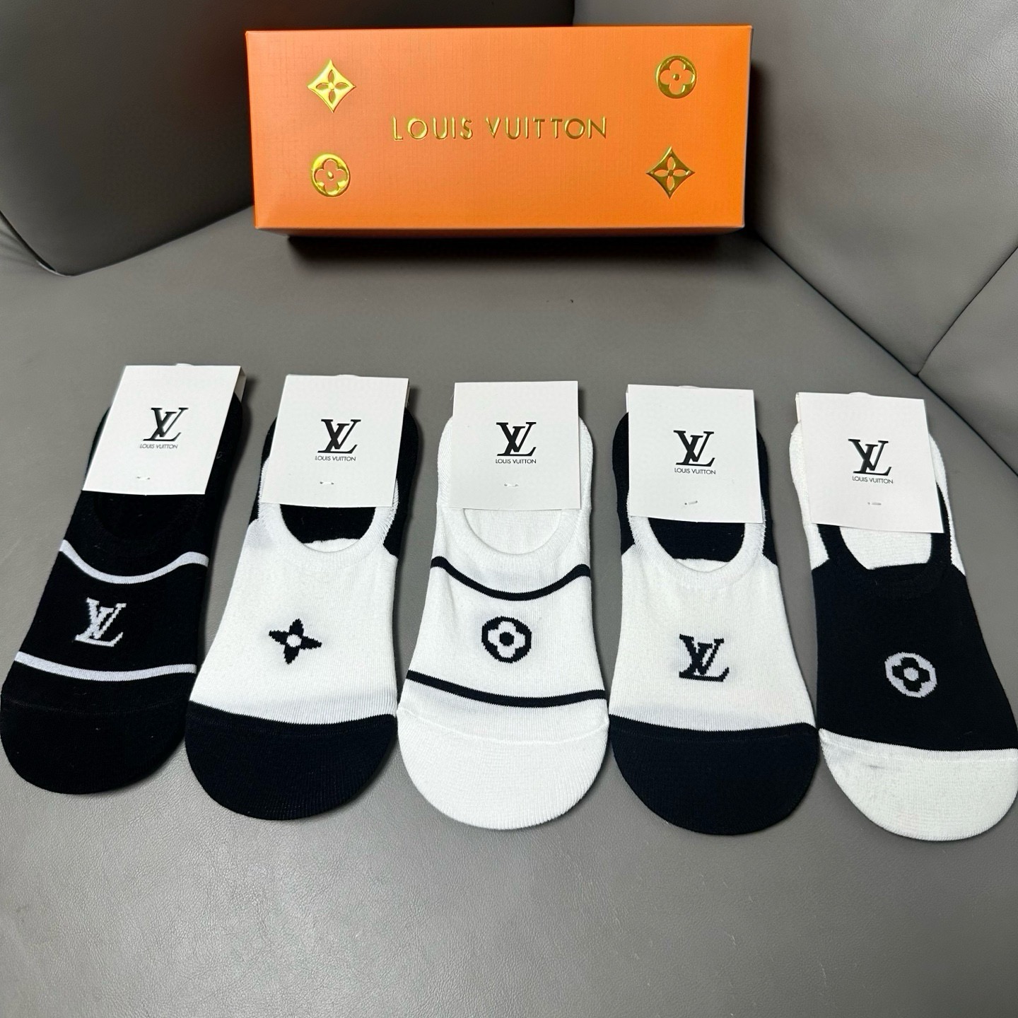 🆕Louis Vuitton · 路易威登❗️驴家新品女款隐形袜子❗【一盒五双】提花经典标志，纯棉材质，