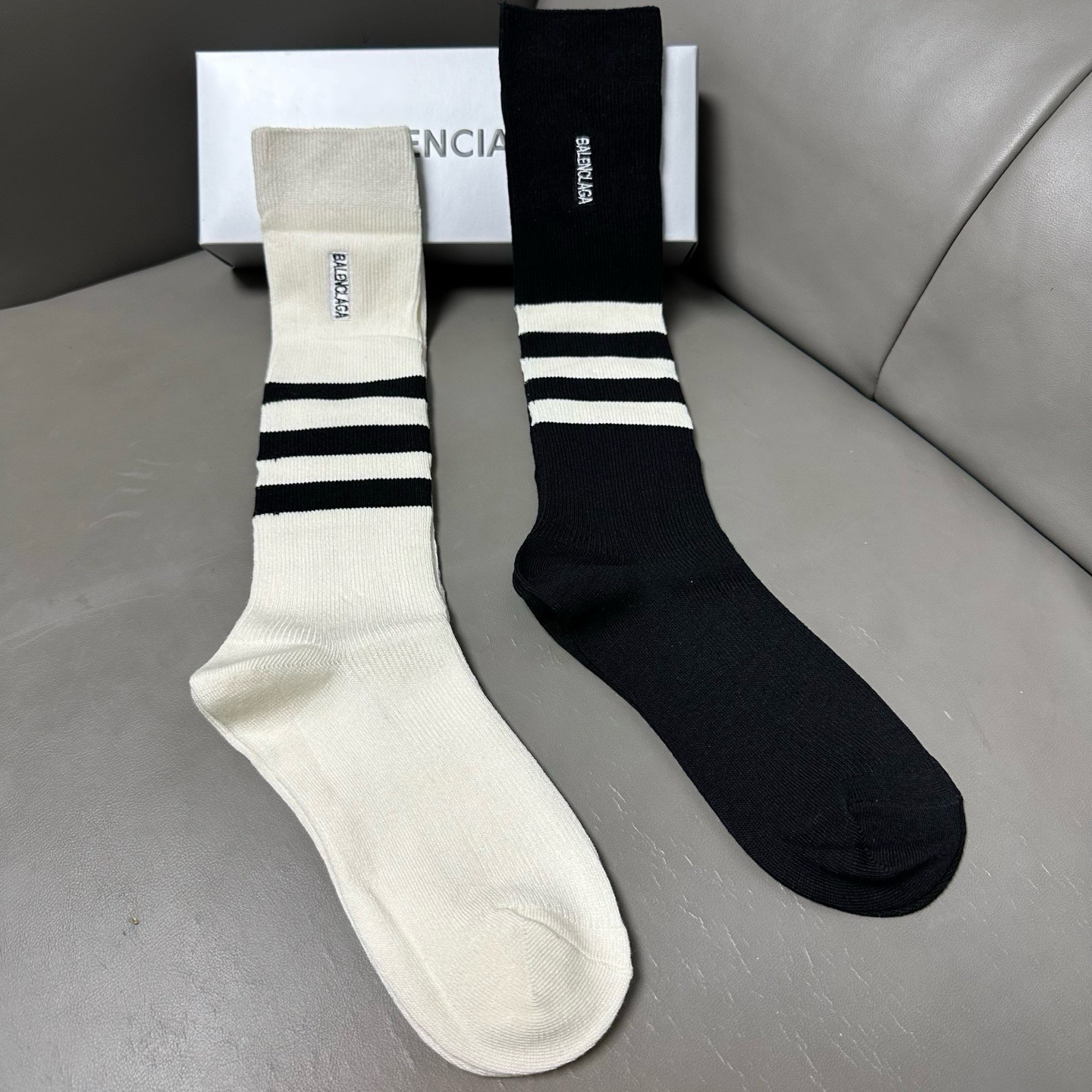 🆕BALENCIAGA · 巴黎世家❗️大巴黎新品女款小腿袜❗️【一盒二双】纯棉材质双针双路织造，上脚柔