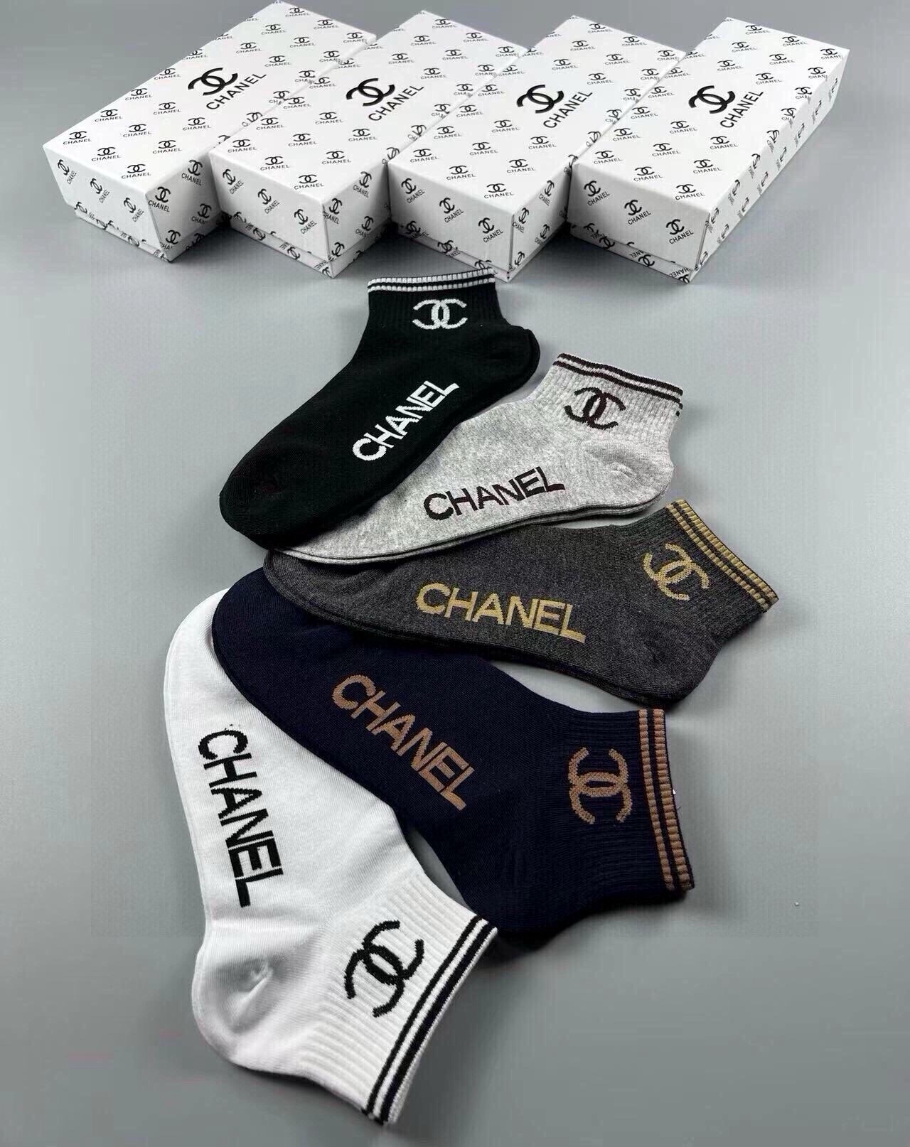 🆕CHANEL · 香奈儿❗️香奶奶家经典男款袜子❗️【一盒五双】纯棉材质，柔软舒适透气，提花经典品牌全