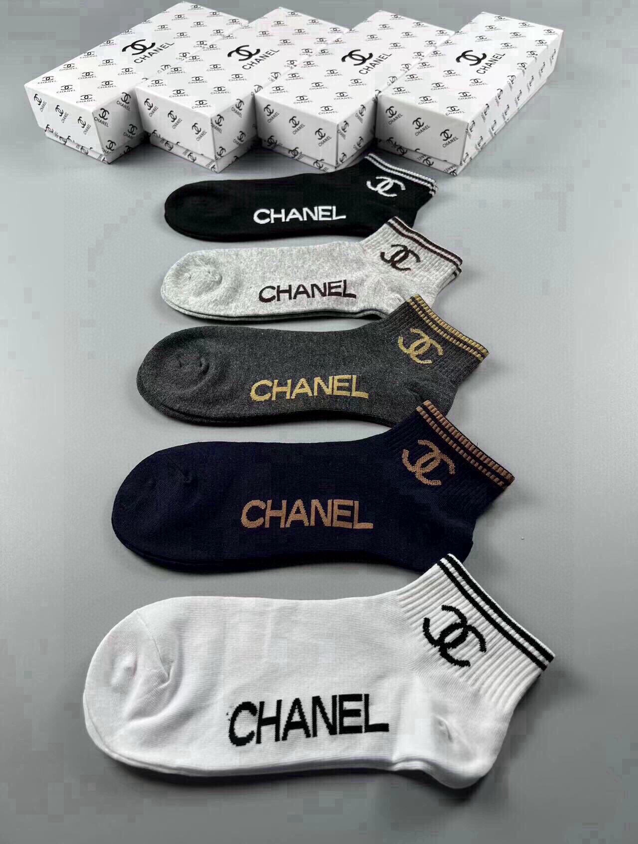 🆕CHANEL · 香奈儿❗️香奶奶家经典男款袜子❗️【一盒五双】纯棉材质，柔软舒适透气，提花经典品牌全