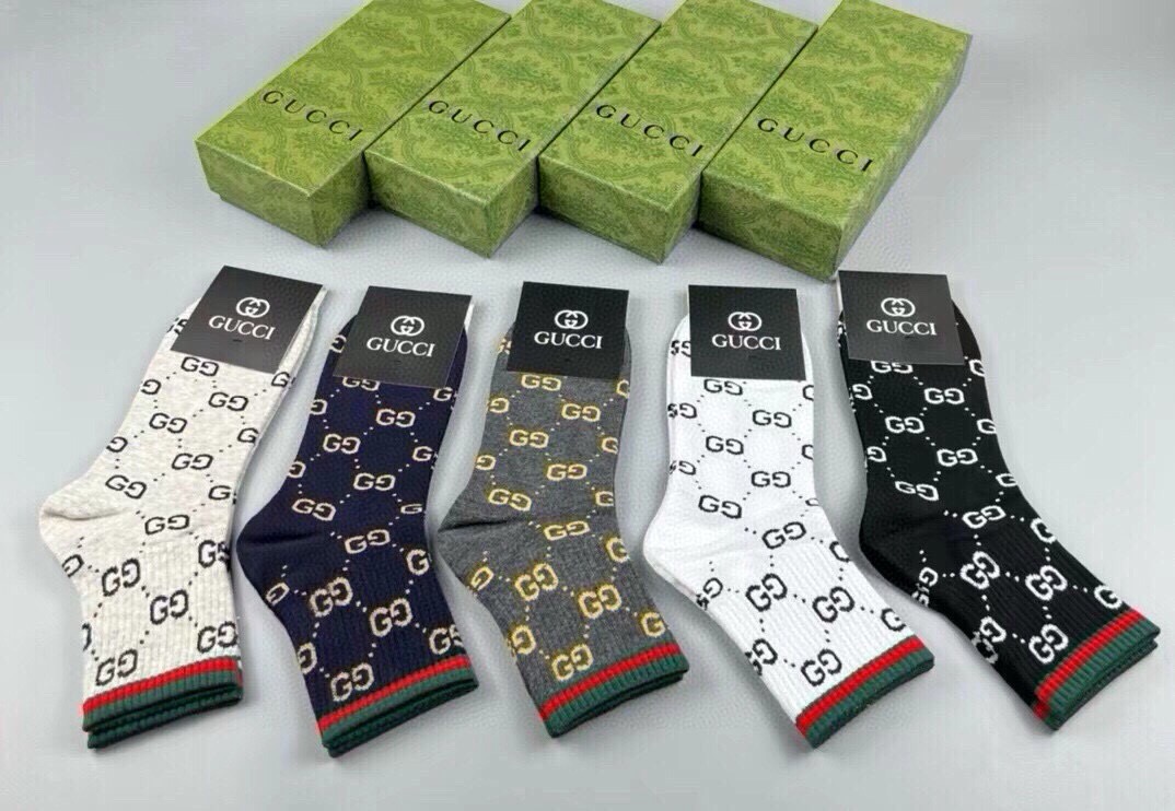 NO:880863,Gucci Gucci Men's Socks [Five Pairs in a Box] The red and green stripes match the brand's full name logo. They are particularly tall and classy. They are made of pure cotton and are breathable and comfortable. They are versatile for sports and leisure. They are super hot items for ins. Big names go out on the street. Fashionable people must have super matching socks, stockings, socks, gucci, gucci, socks.19860909 Gucci · 古奇大G家男款袜子【一盒五双】红绿条搭配品牌全称logo,特显高大上,纯棉材质,透气舒适,运动休闲百搭款,ins超火爆小单品,大牌出街,潮人必备超好搭袜子,丝袜,袜子,gucci,gucci,socks,accessory
