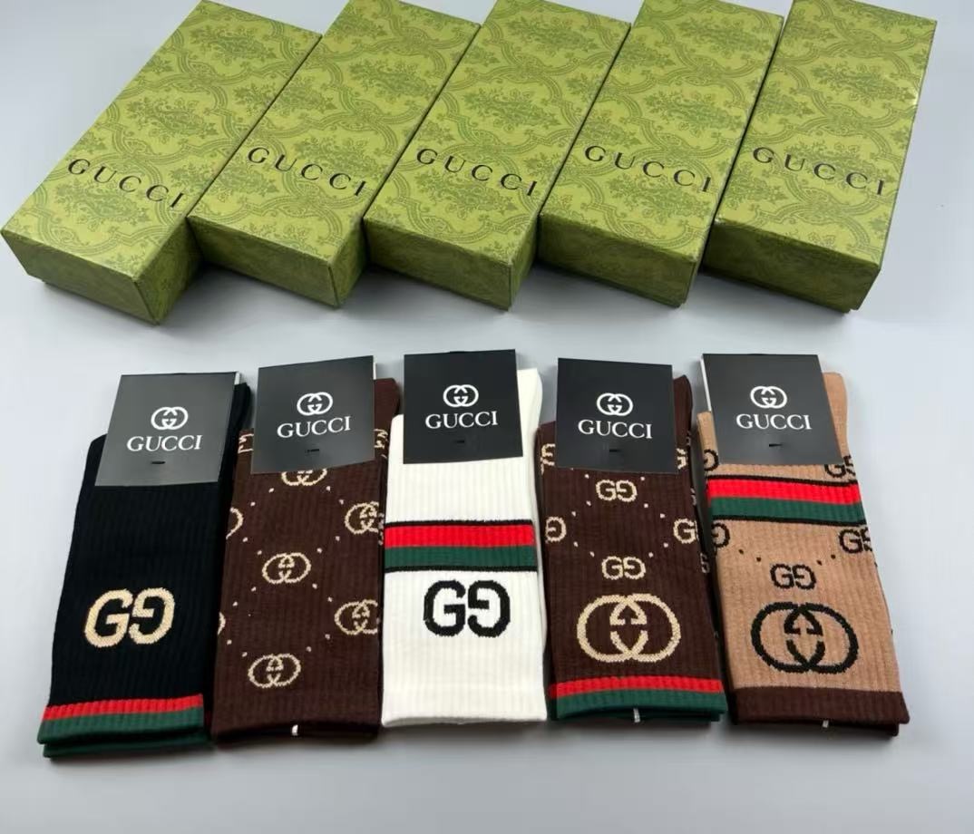 NO:920190,Gucci · Gucci's new high-top socks [five pairs in a box], the classic double G logo is particularly tall, made of pure cotton, breathable and comfortable, versatile for sports and leisure, ins super popular small items, big names out on the street, fashionable people must have super good socks, stockings, socks, gucci, gucci, socks19860909 Gucci · 古奇大G家新品高筒袜子【一盒五双】经典双G标志特显高大上,纯棉材质,透气舒适,运动休闲百搭款,ins超火爆小单品,大牌出街,潮人必备超好搭袜子,丝袜,袜子,gucci,gucci,socks,accessory