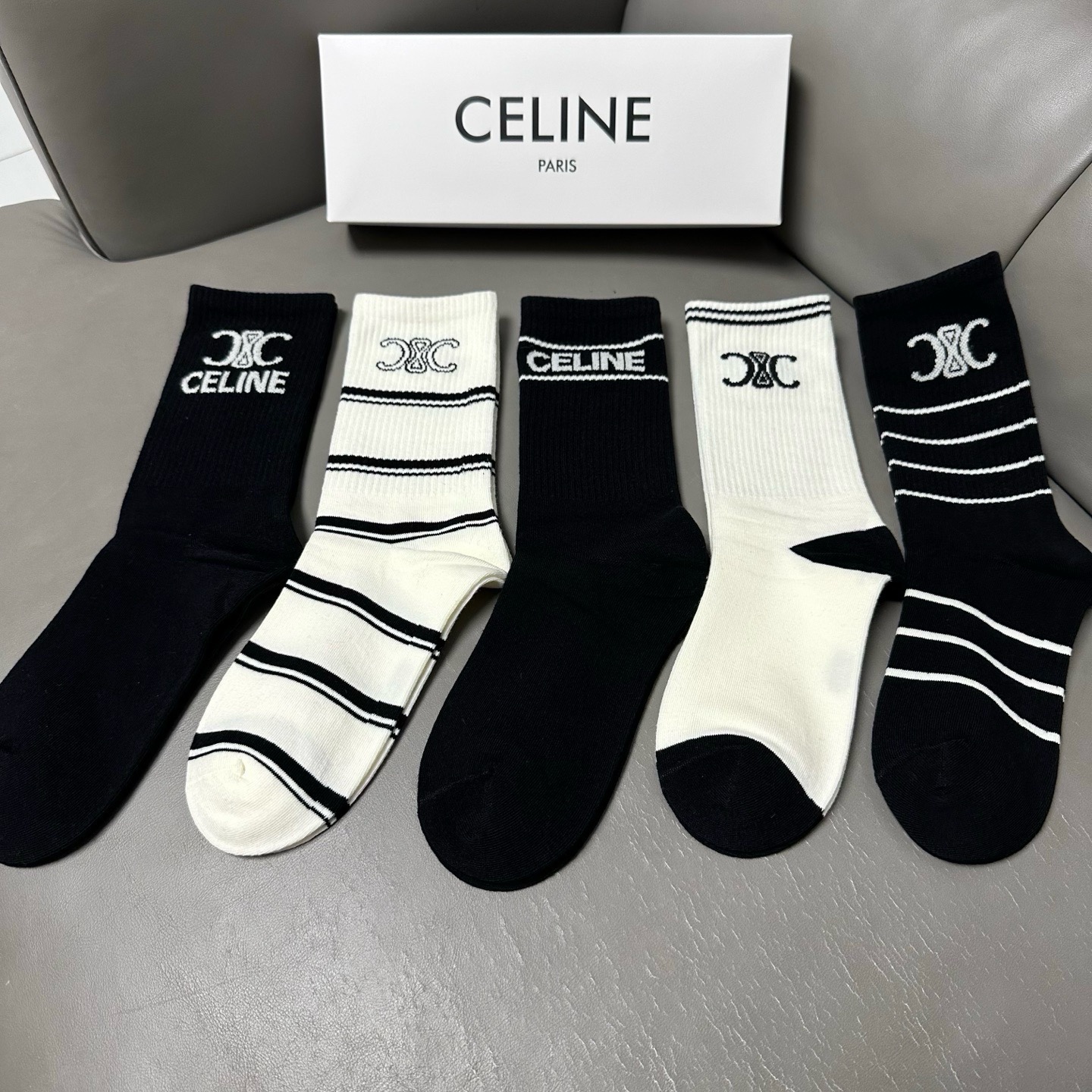 NO:920225,Celine · Celine CE's new women's long socks [five pairs in a box] pure cotton material, soft, comfortable and breathable, jacquard classic CE mark, big-name streetwear, fashionable people must-have super good socks, stockings, socks, celine, celine, socks19860909 Celine · 赛琳CE家新品女款长筒袜子【一盒五双】纯棉材质,柔软舒适透气,提花经典CE标志,大牌出街,潮人必备超好搭袜子,丝袜,袜子,celine,celine,socks,accessory