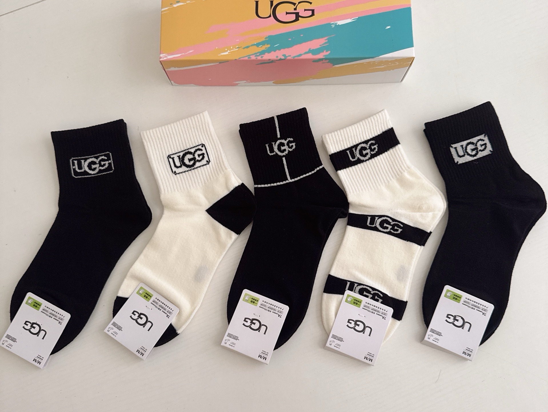 NO:920209,· UGG · UGG new women's mid-calf socks [five pairs in a box] pure cotton material, soft, comfortable and breathable, jacquard classic logo, fried chicken and nice style, big-name streetwear, fashionable people must-have super matching socks, stockings, socks, socks19860909 · UGG · UGG新品女款中筒袜子【一盒五双】纯棉材质,柔软舒适透气,提花经典标志,炒鸡nice的款式,大牌出街,潮人必备超好搭袜子,丝袜,袜子,socks,accessory