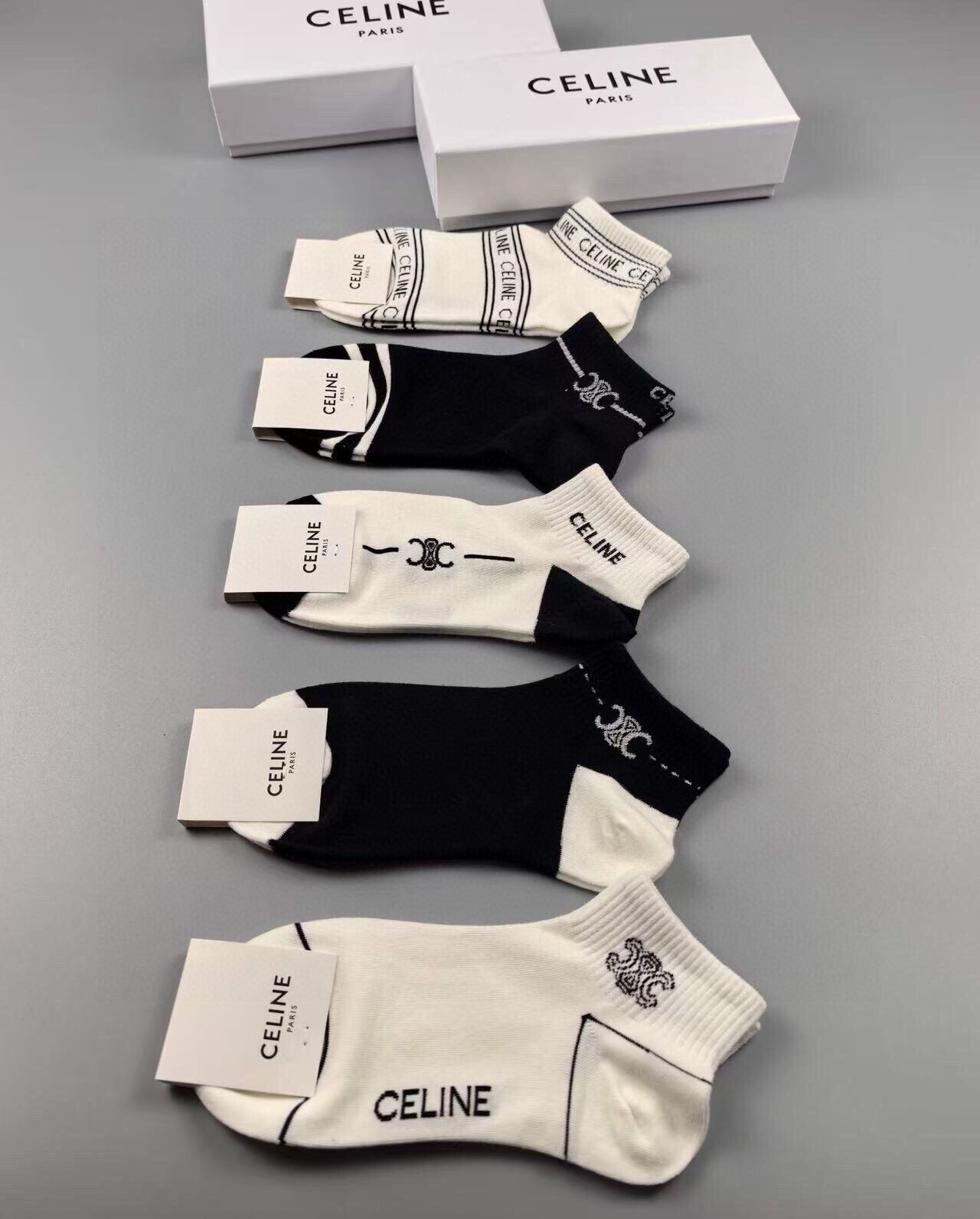 NO:920226,CELINE · Celine's new women's short socks [five pairs in a box] jacquard classic logo, made of pure cotton material, breathable and comfortable, super nice and popular small items, big names on the street, fashionable people must-have super easy-to-match socks, stockings, socks, celine, celine, socks19860909 CELINE · 赛琳新品女款短袜子【一盒五双】提花经典标志,纯棉材质制造,透气舒适,超级nice超火爆小单品,大牌出街,潮人必备超好搭袜子,丝袜,袜子,celine,celine,socks,accessory