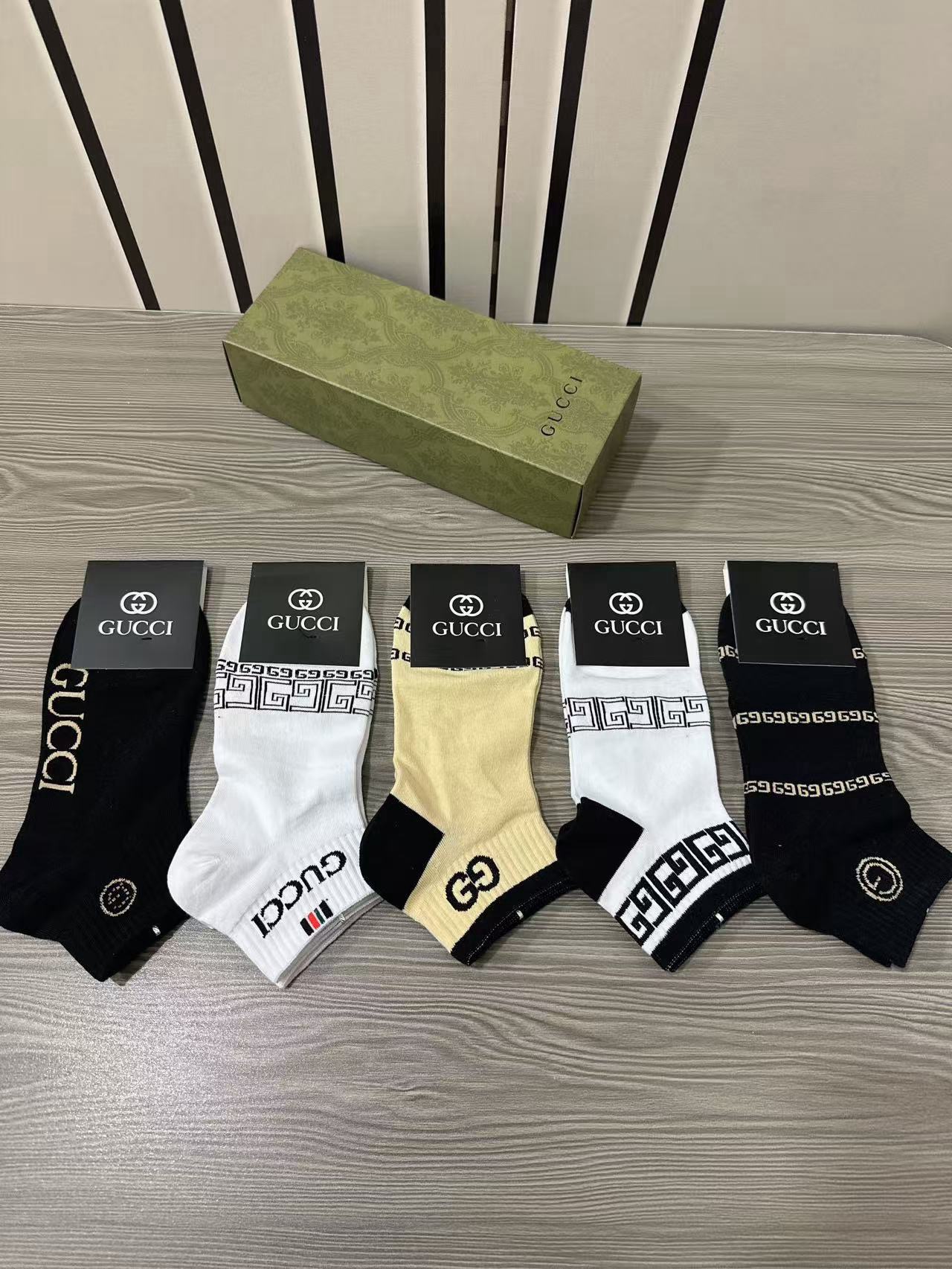 NO:920240,Gucci · Gucci G’s new socks [five pairs in a box] jacquard classic logo, super nice, super beautiful in person, super popular small items, big names on the street, fashionable people must-have super easy-to-match socks, stockings, socks, gucci, gucci, socks19860909 Gucci · 古奇G家新品短袜【一盒五双】提花经典标志,超级nice,实物超漂亮,超火爆小单品,大牌出街,潮人必备超好搭袜子,丝袜,袜子,gucci,gucci,socks,accessory