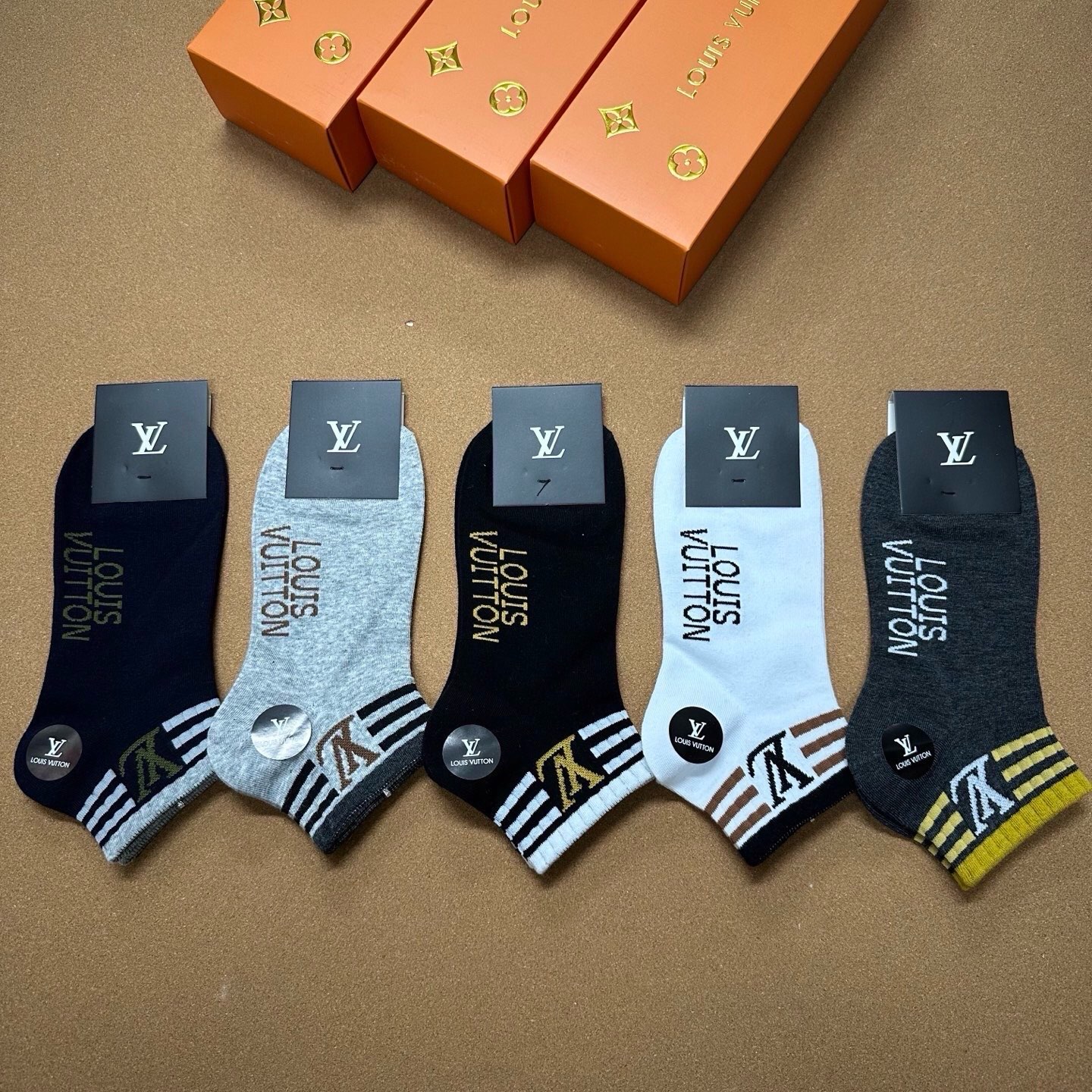 NO:920245,Louis Vuitton · Louis Vuitton's new men's socks [five pairs in a box] jacquard Lvjia's classic logo, made of pure cotton material, breathable and comfortable, super nice and popular small items, big names on the street, fashionable people must have super easy-to-match socks, stockings, socks, louis vuitton, louis vuitton, louis vuitton, louis vuitton, socks19860909 Louis Vuitton · 路易威登驴家新品男款袜子【一盒五双】提花驴家经典logo,纯棉材质制造,透气舒适,超级nice超火爆小单品,大牌出街,潮人必备超好搭袜子,丝袜,袜子,louis vuitton,louis vuitton,louis vuitton,louis vuitton,socks,accessory