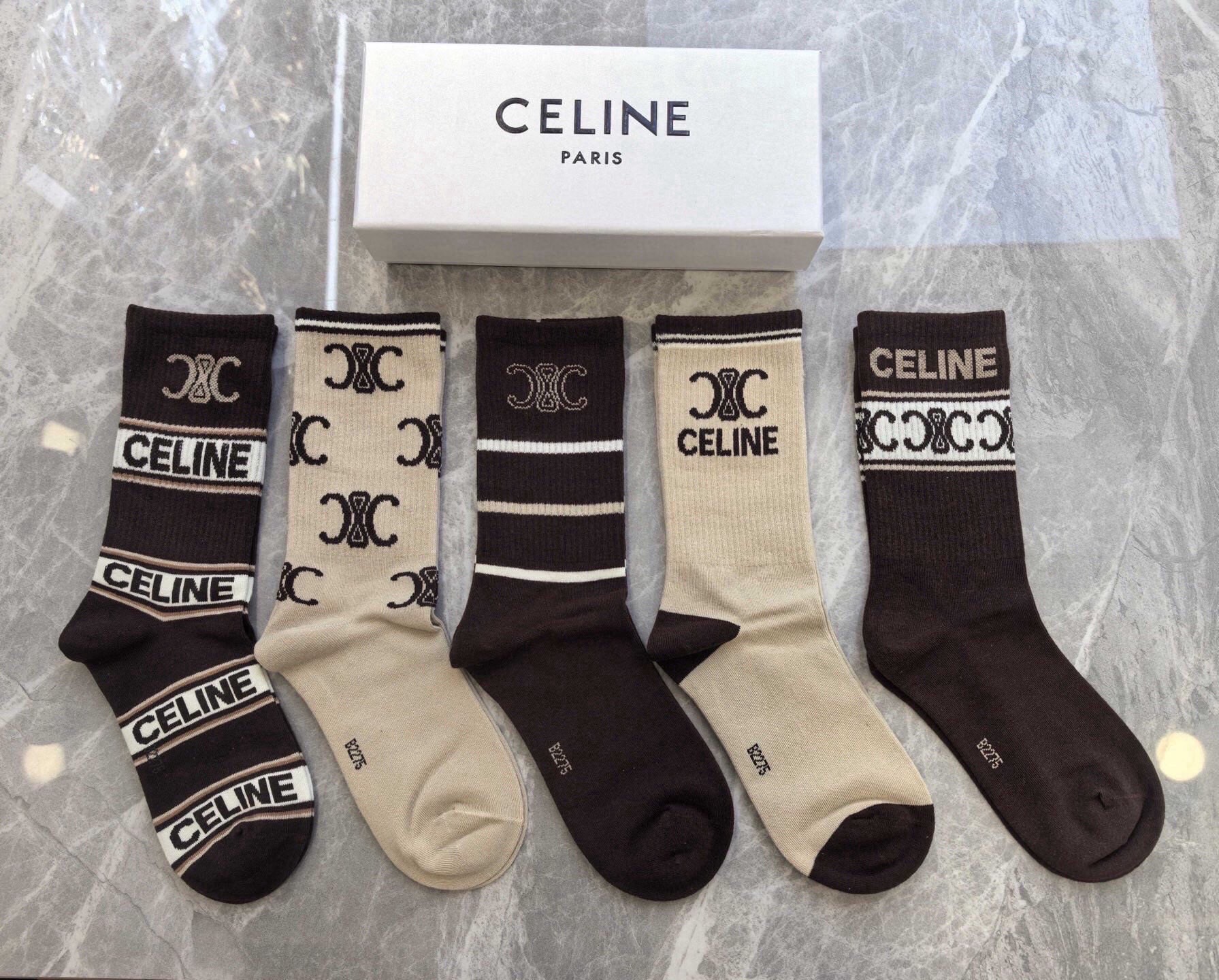 NO:920249,Celine · Celine CE's new women's mid-calf socks [five pairs in a box] pure cotton material, soft, comfortable and breathable, jacquard classic CE mark, big-name streetwear, fashionable people must-have super good-fitting socks, stockings, socks, celine, celine, socks19860909 Celine · 赛琳CE家新品女款中筒袜子【一盒五双】纯棉材质,柔软舒适透气,提花经典CE标志,大牌出街,潮人必备超好搭袜子,丝袜,袜子,celine,celine,socks,accessory