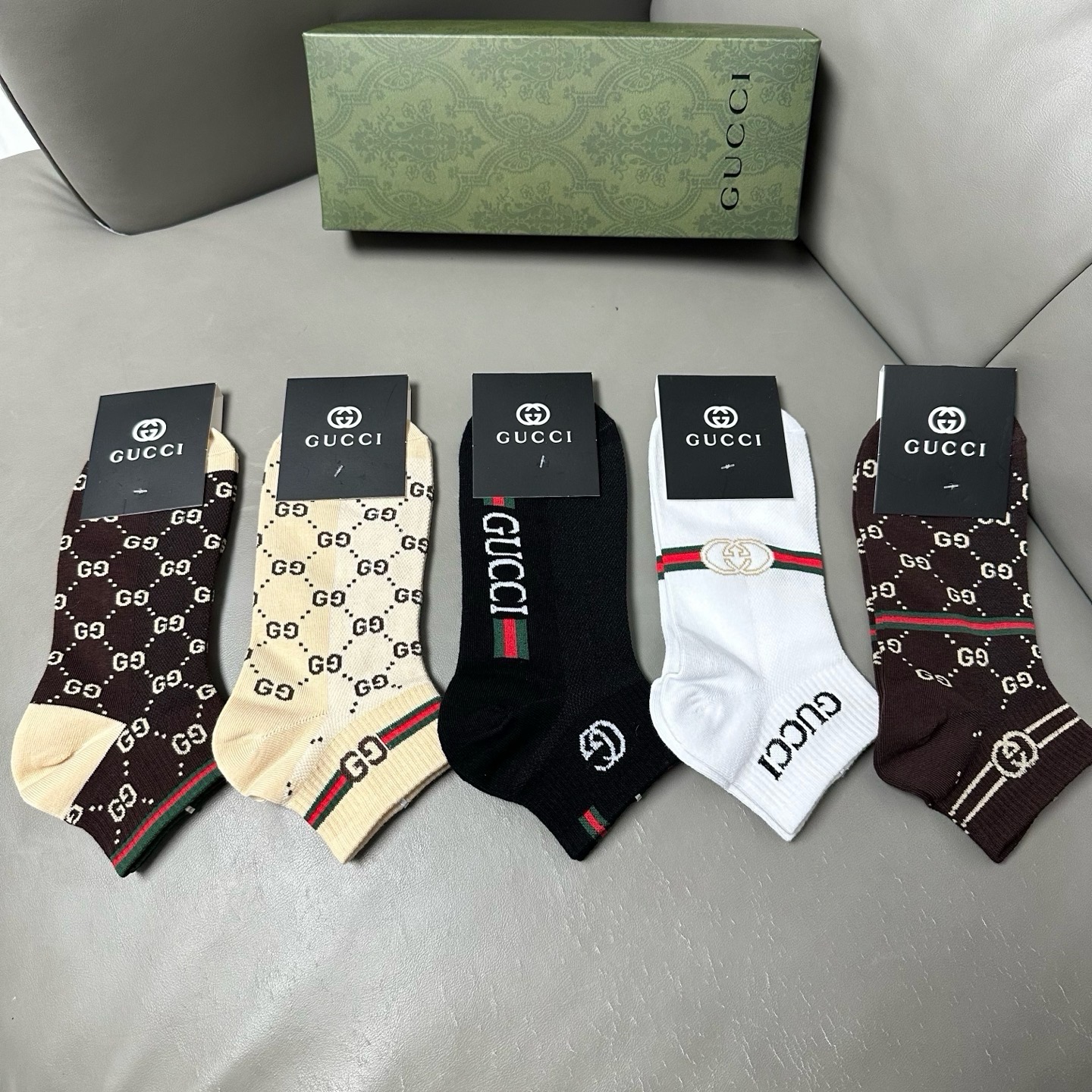NO:920246,Gucci · Gucci G's new socks [five pairs in a box] jacquard classic logo, super nice, super beautiful in person, super popular small items, big names on the street, fashionable people must-have super easy-to-match socks, stockings, socks, gucci, gucci, socks19860909 Gucci · 古奇G家新品袜子【一盒五双】提花经典标志,超级nice,实物超漂亮,超火爆小单品,大牌出街,潮人必备超好搭袜子,丝袜,袜子,gucci,gucci,socks,accessory